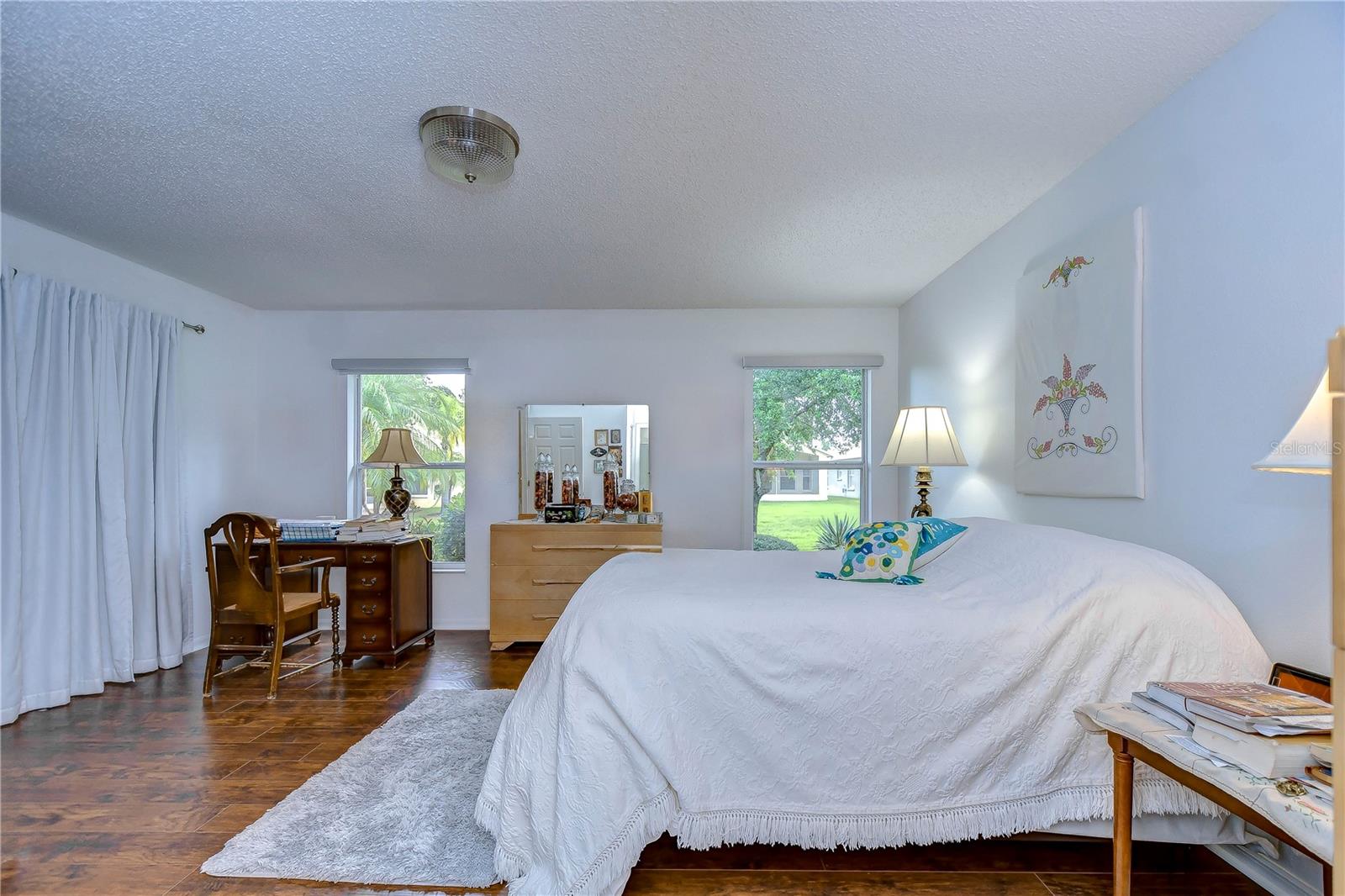 Listing photo id 10 for 1210 Wolford Drive