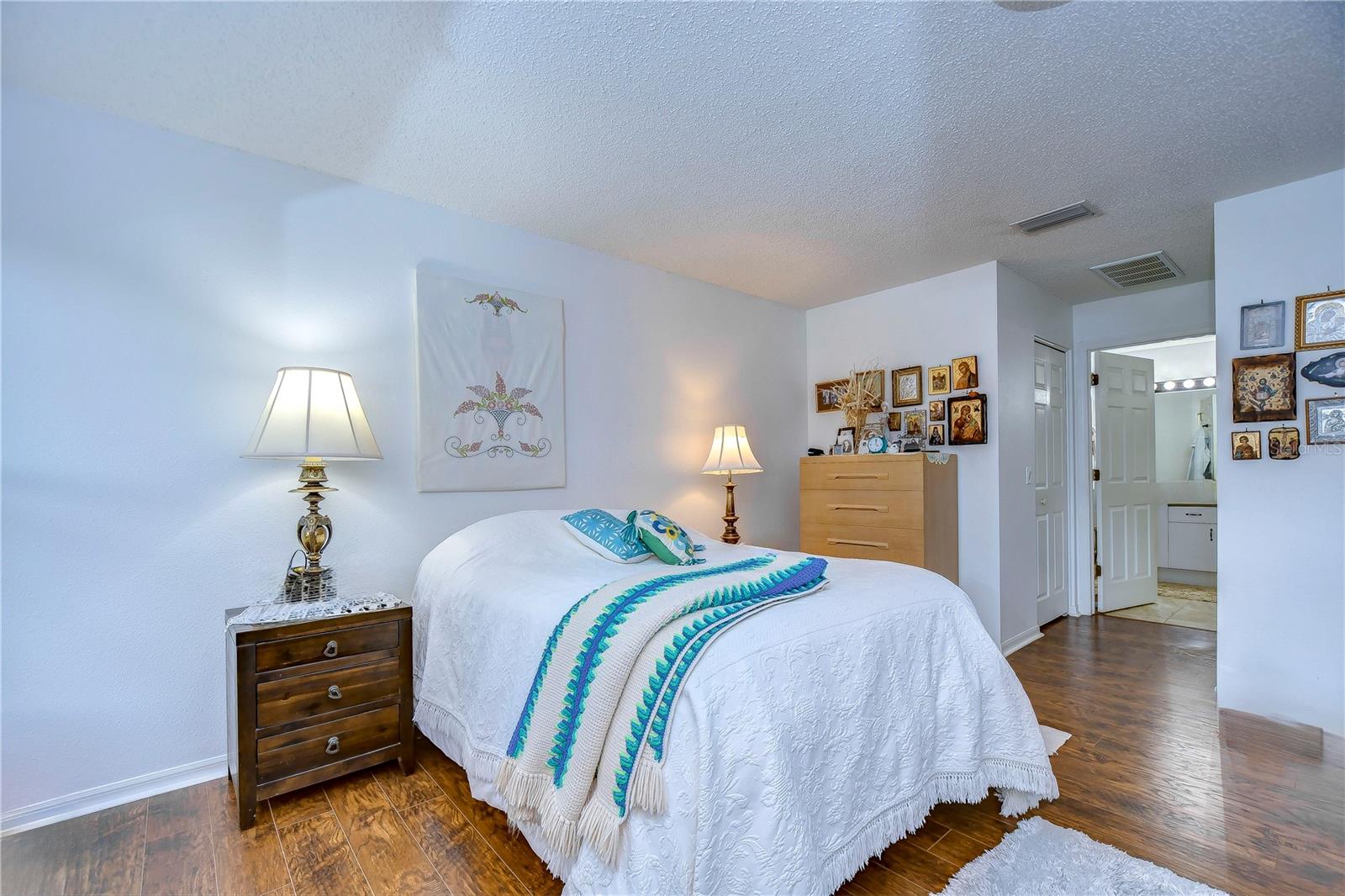 Listing photo id 11 for 1210 Wolford Drive