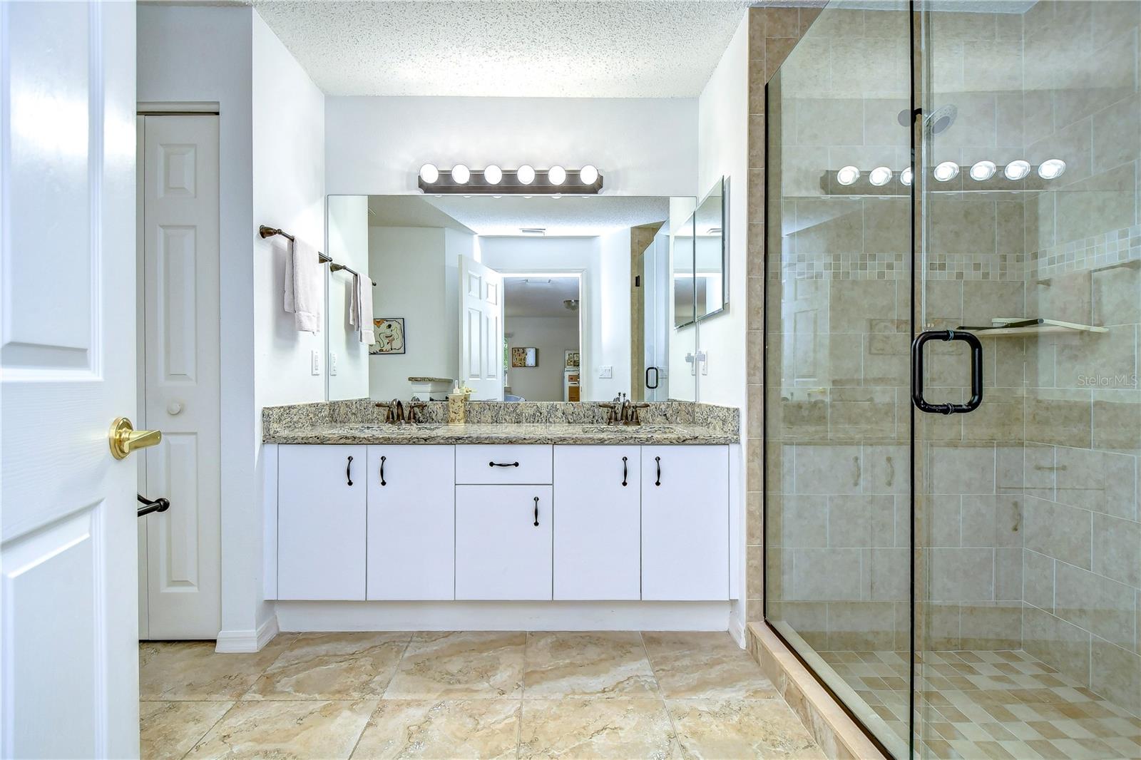 Listing photo id 12 for 1210 Wolford Drive