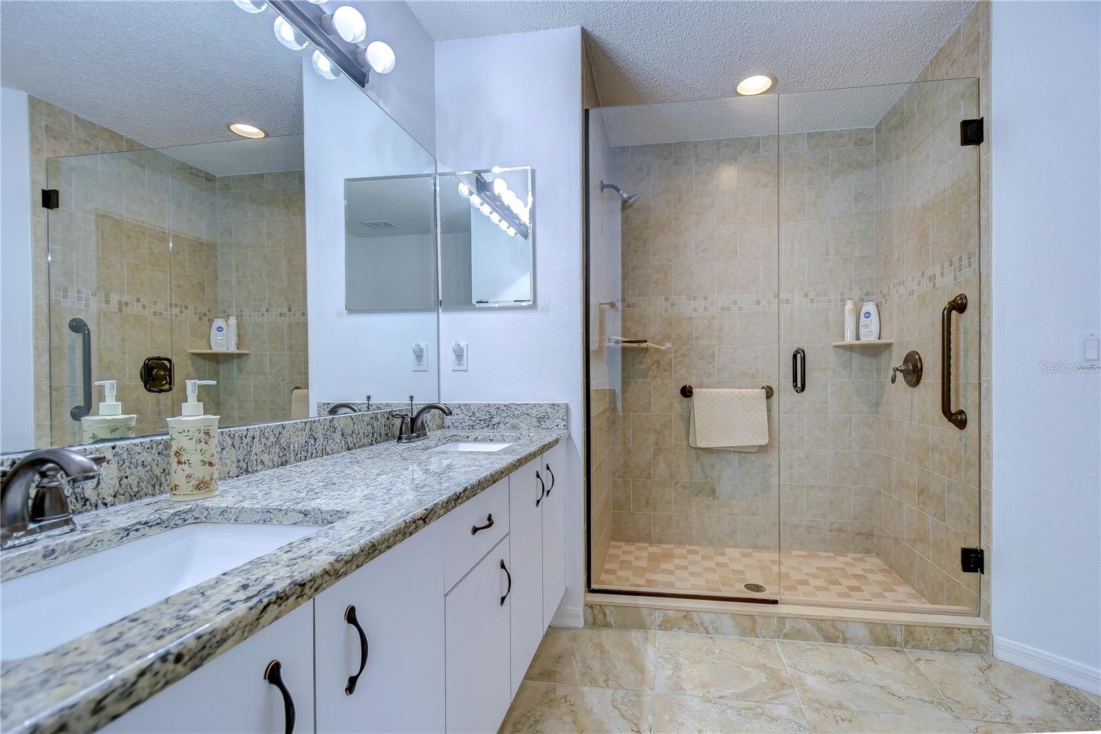 Listing photo id 13 for 1210 Wolford Drive