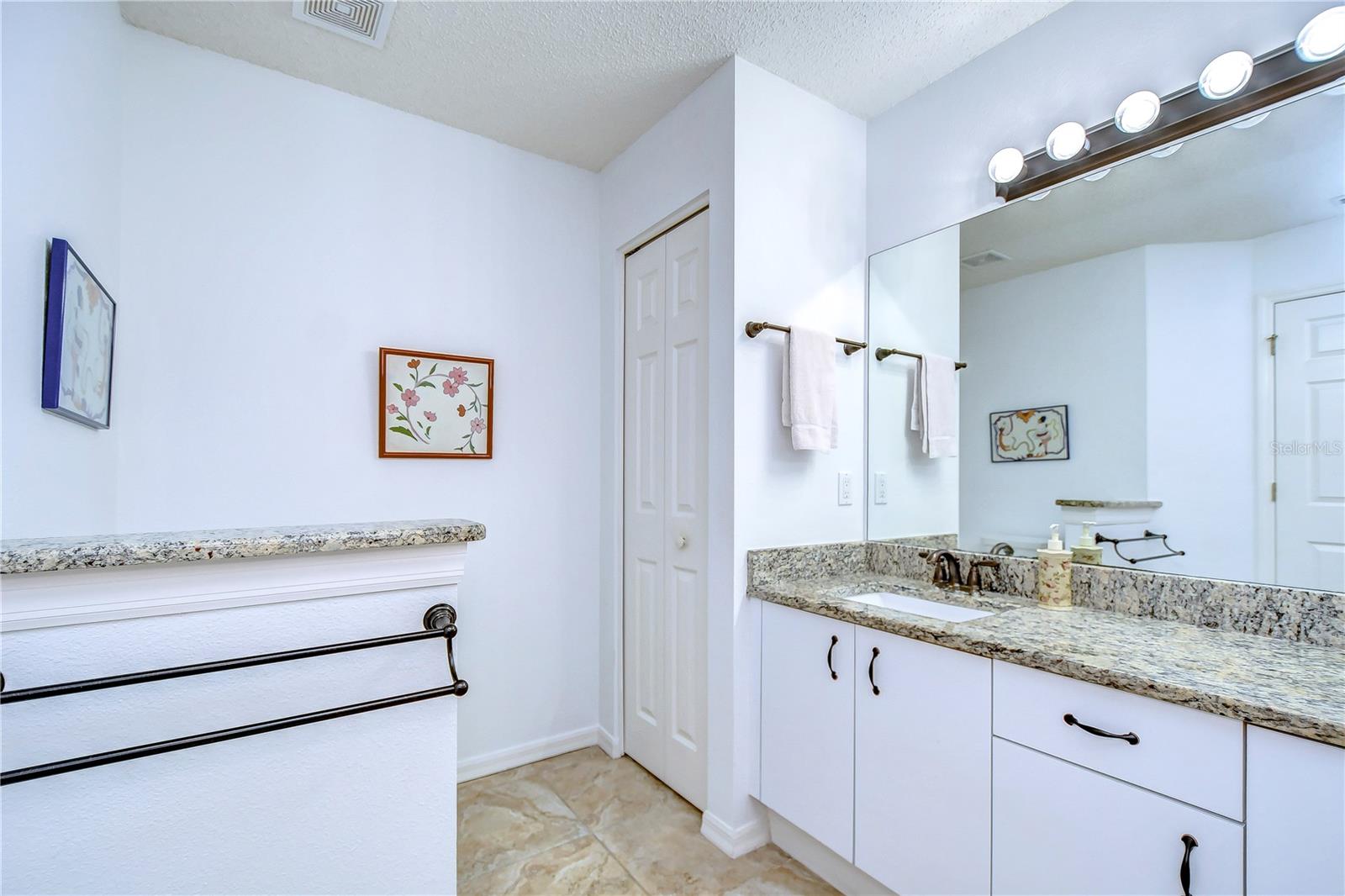 Listing photo id 14 for 1210 Wolford Drive