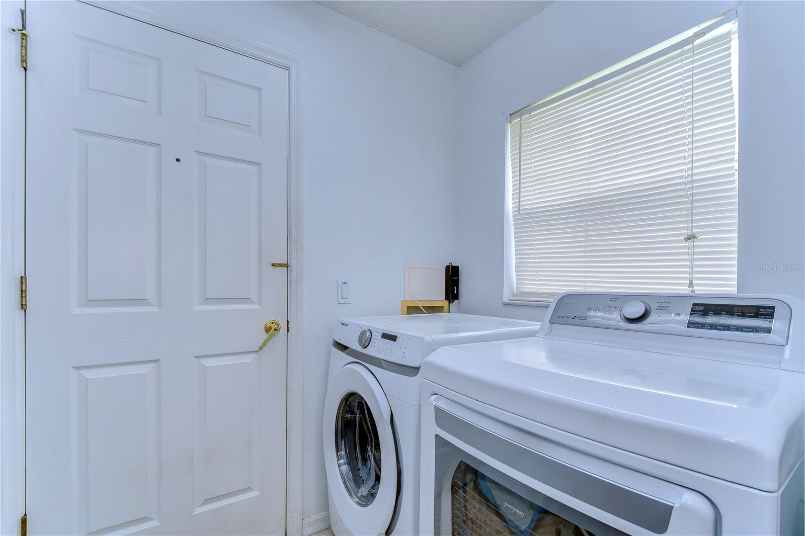 Listing photo id 17 for 1210 Wolford Drive