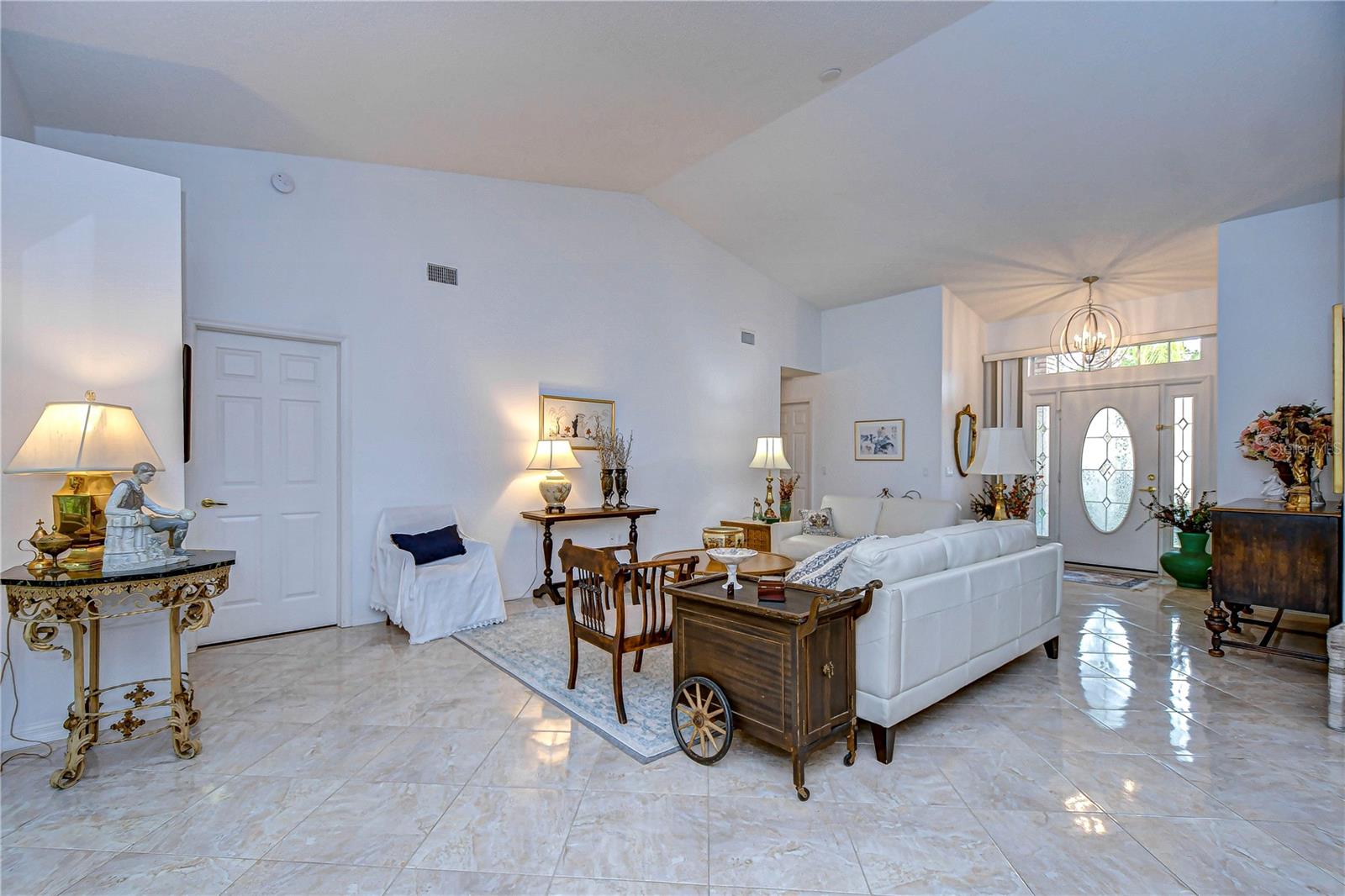 Listing photo id 2 for 1210 Wolford Drive