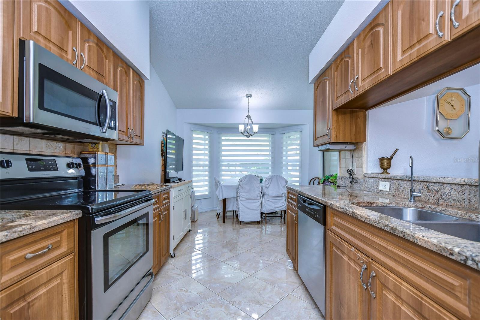Listing photo id 7 for 1210 Wolford Drive