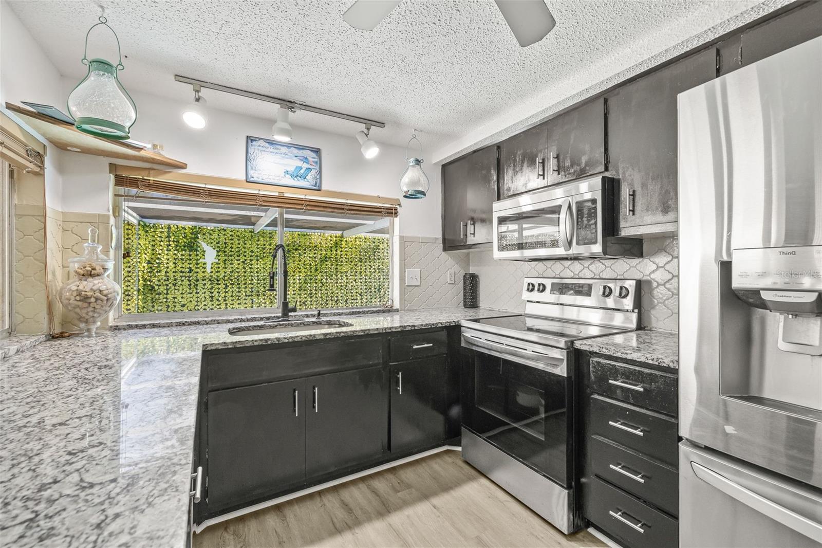 Image 17 of 43 For 12222 Meadowbrook Lane