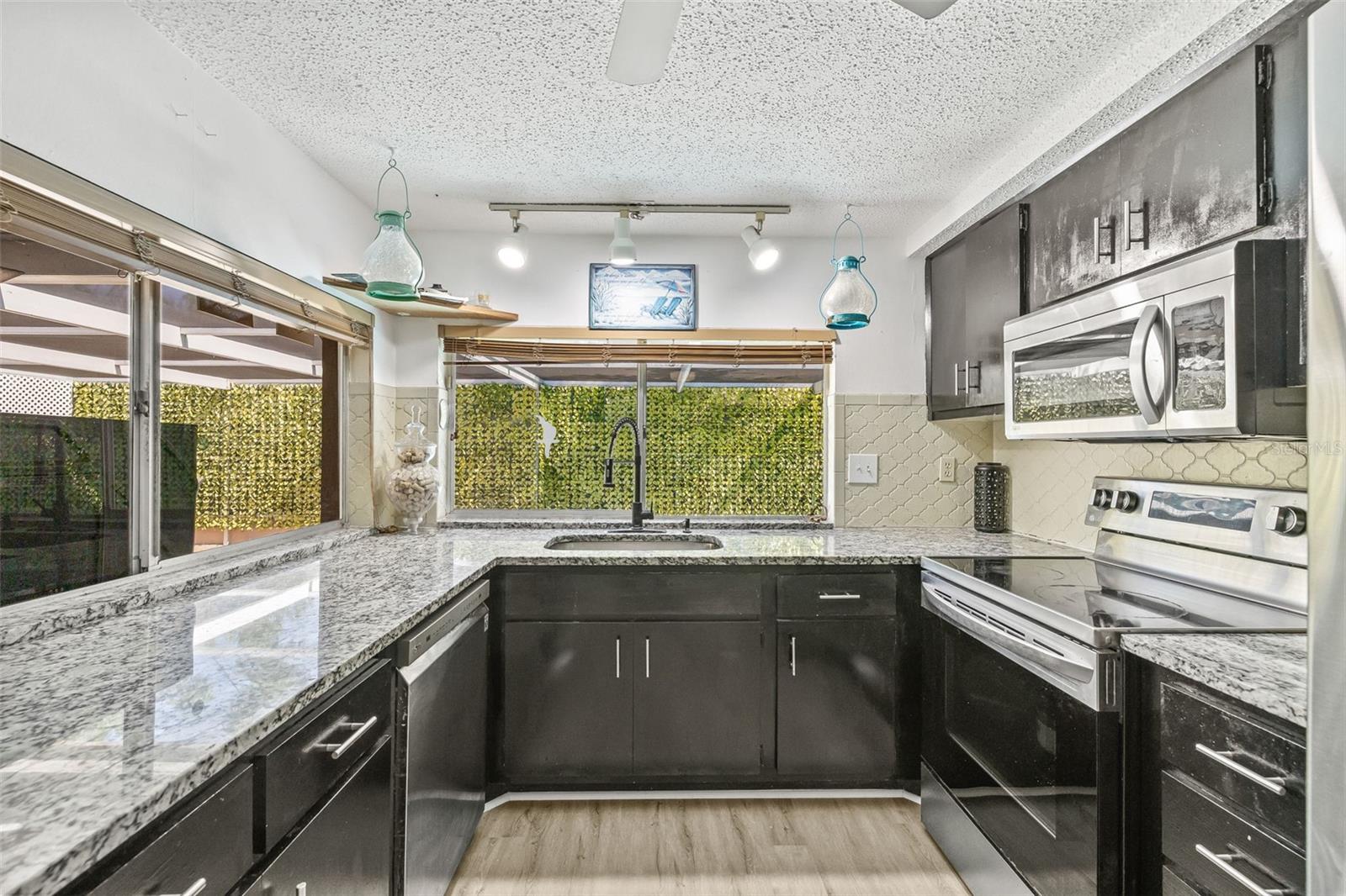 Image 18 of 43 For 12222 Meadowbrook Lane