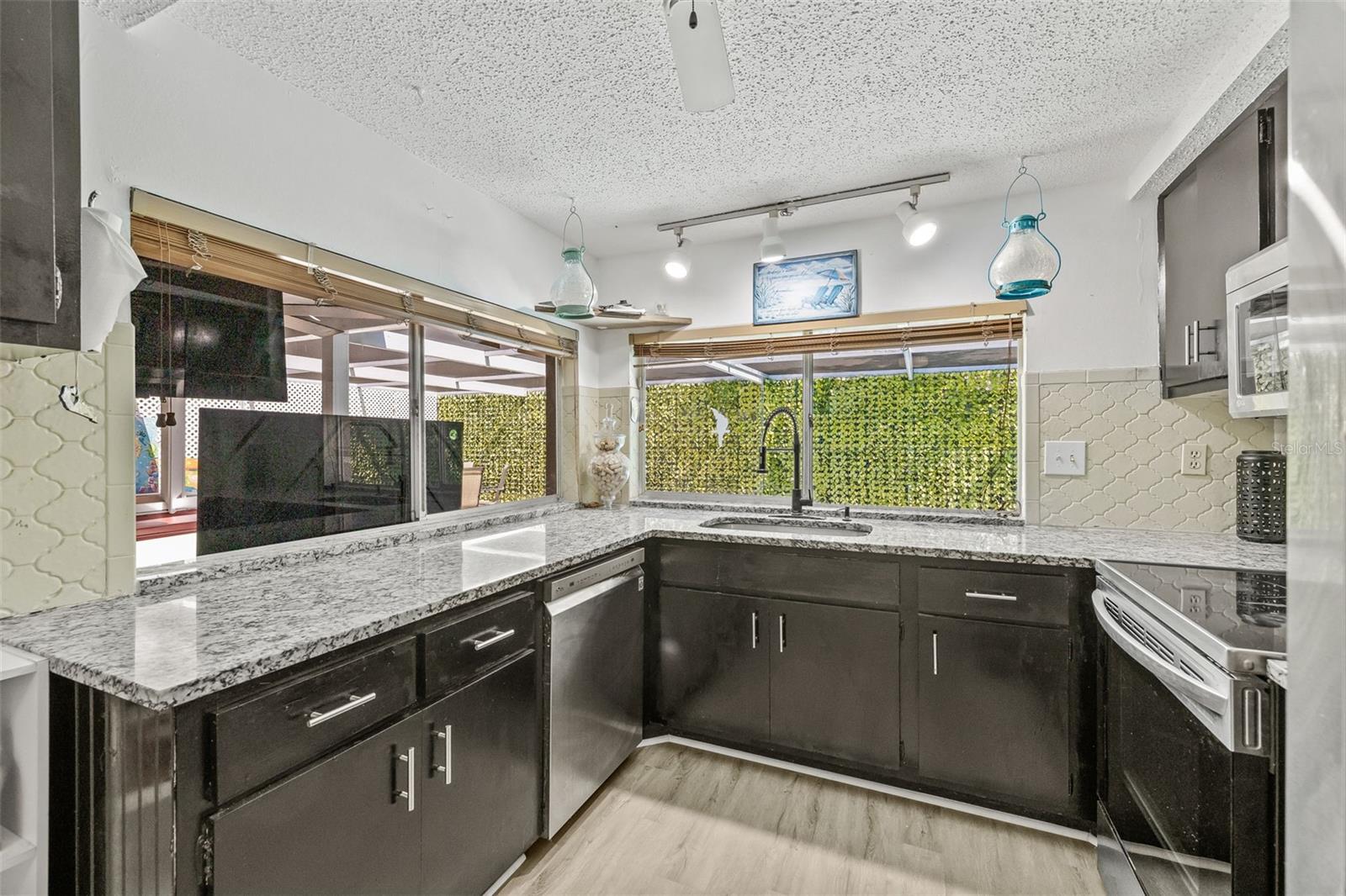 Image 19 of 43 For 12222 Meadowbrook Lane