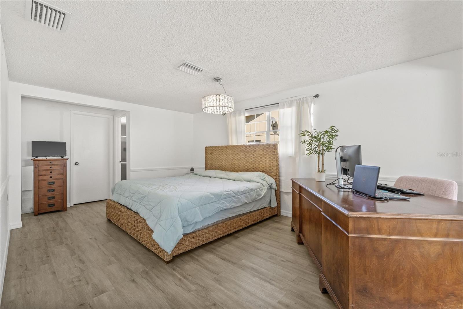Image 23 of 43 For 12222 Meadowbrook Lane