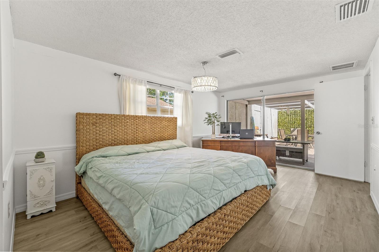 Image 24 of 43 For 12222 Meadowbrook Lane
