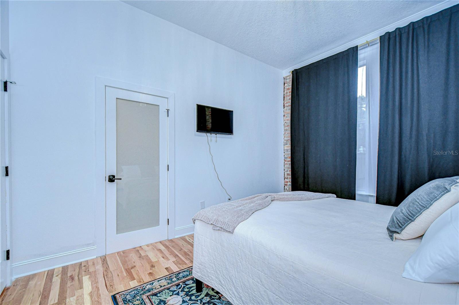 Image 21 of 26 For 215 Central Avenue 2b