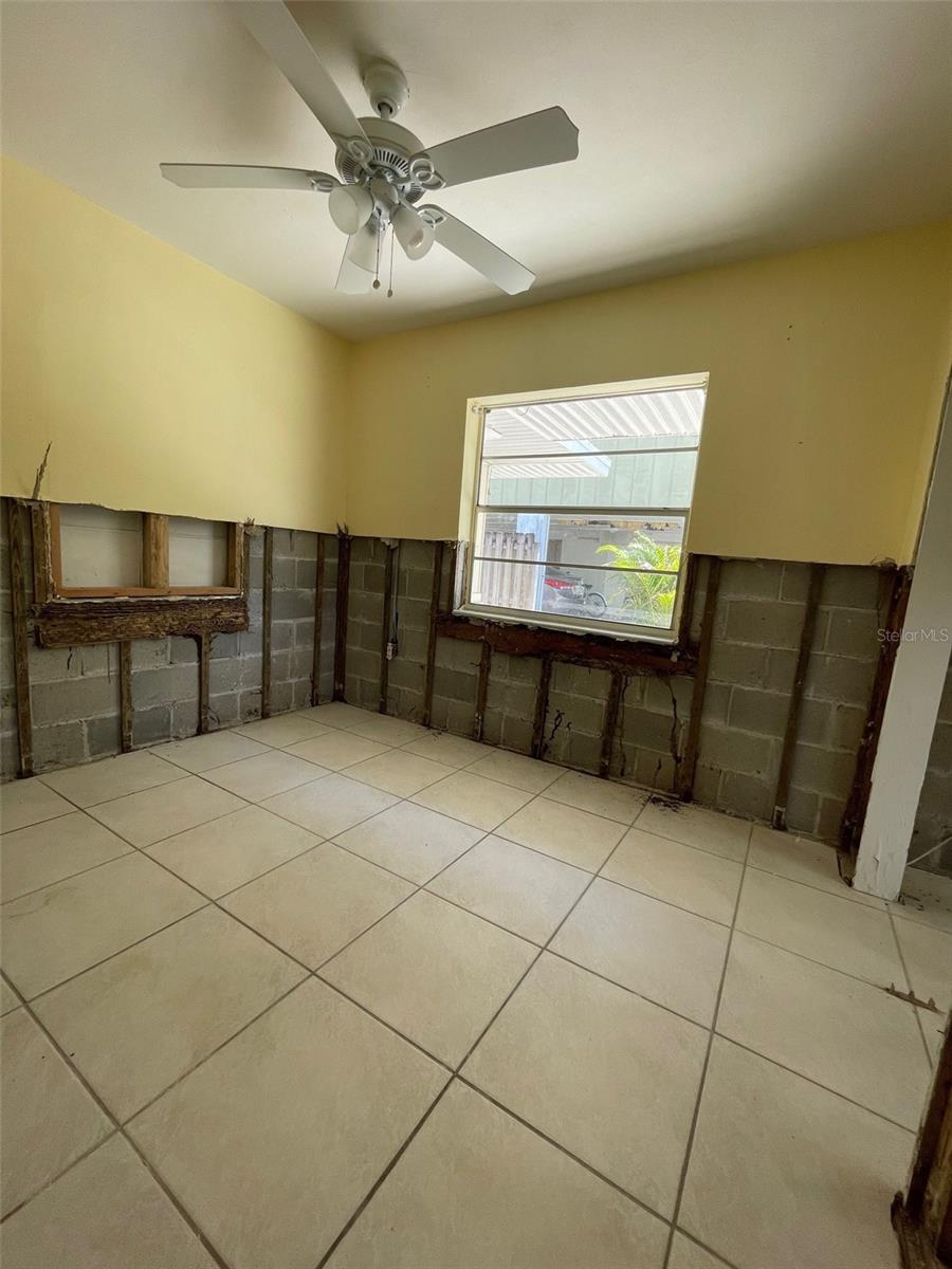 Listing photo id 8 for 3207 De Bazan Avenue