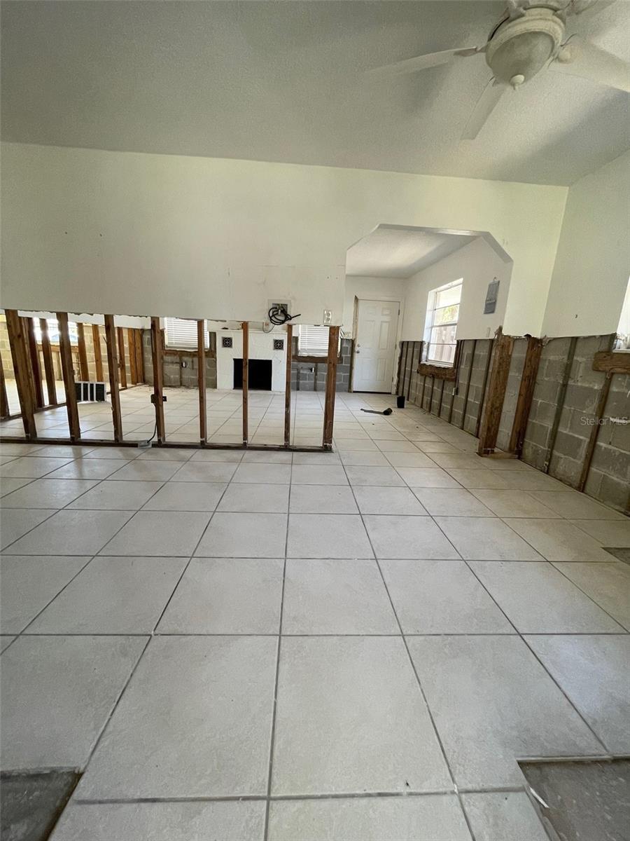 Listing photo id 11 for 3207 De Bazan Avenue