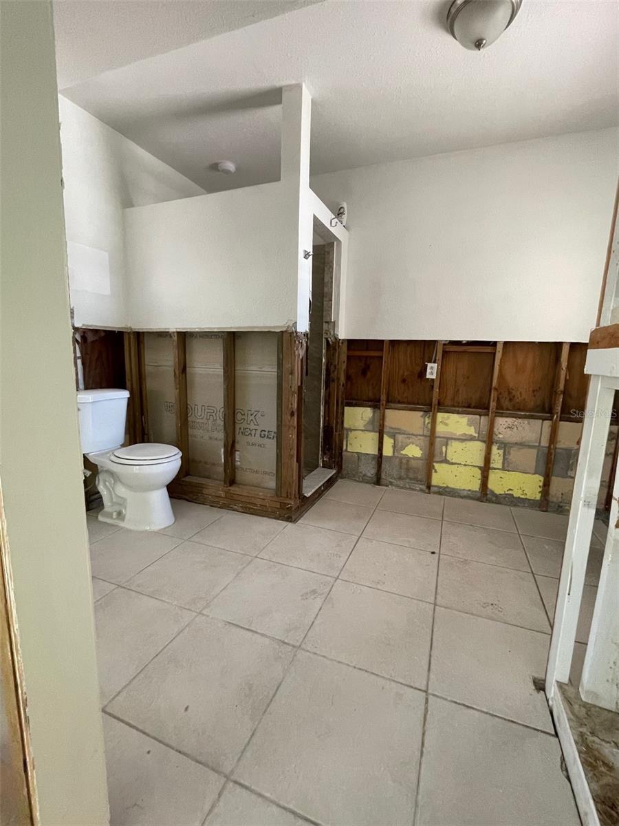 Listing photo id 14 for 3207 De Bazan Avenue