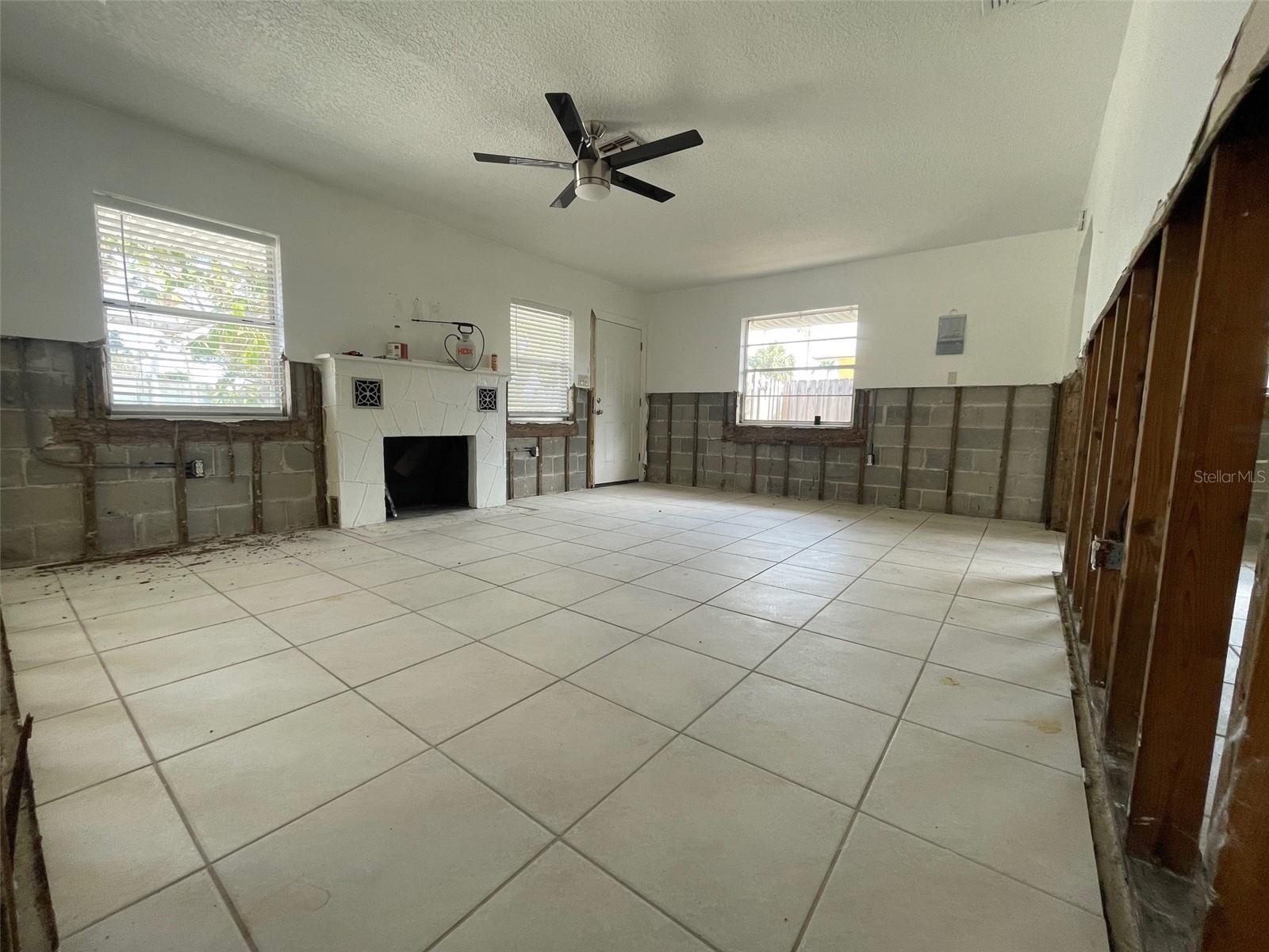 Listing photo id 4 for 3207 De Bazan Avenue