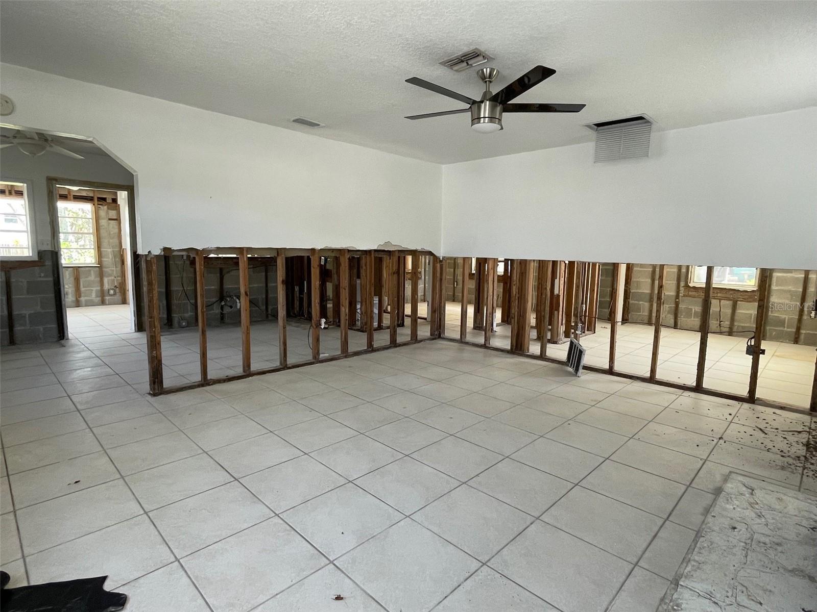 Listing photo id 5 for 3207 De Bazan Avenue