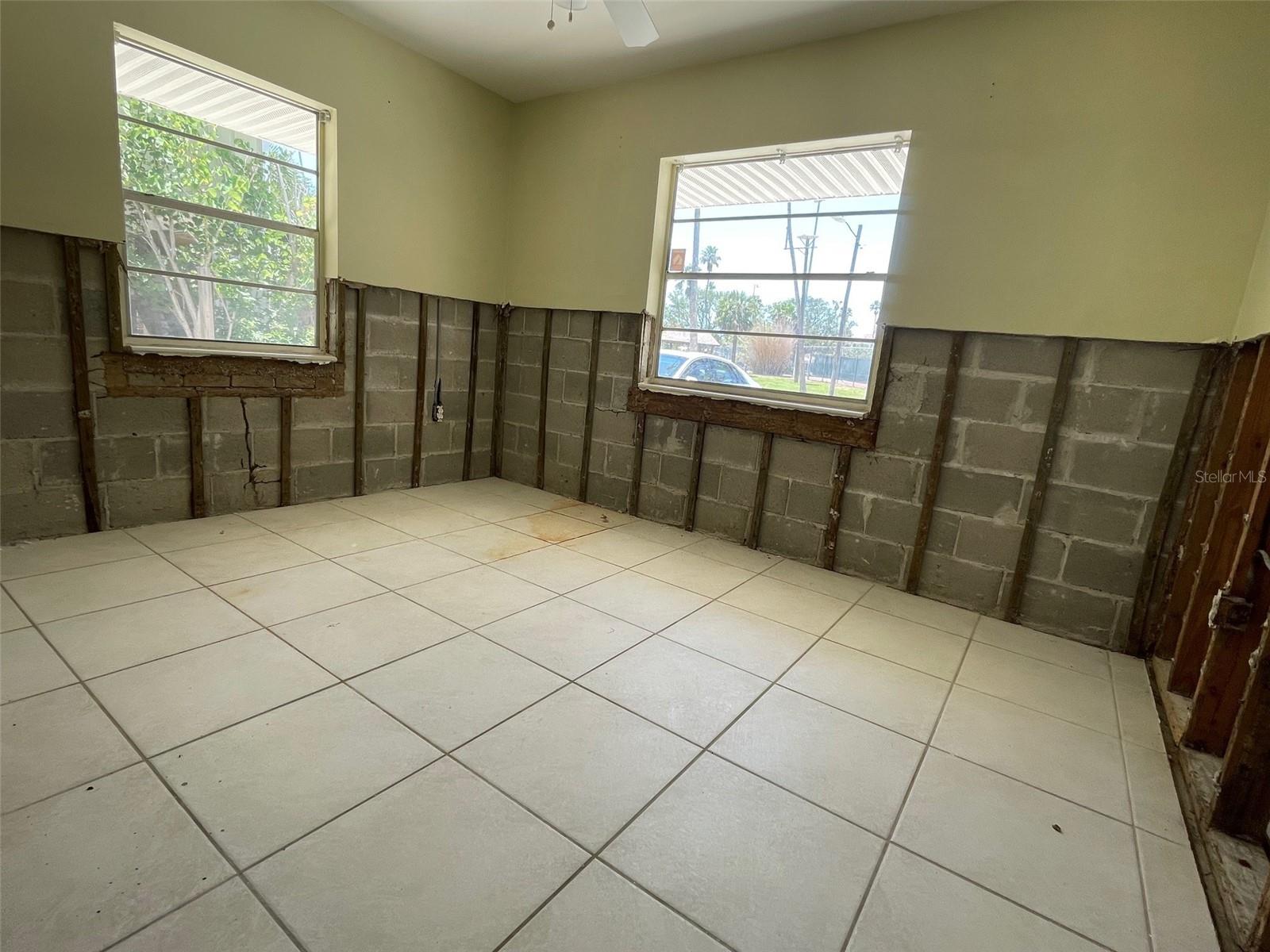 Listing photo id 6 for 3207 De Bazan Avenue