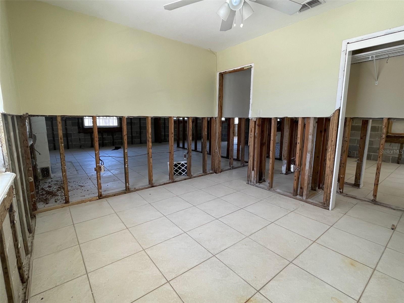 Listing photo id 7 for 3207 De Bazan Avenue