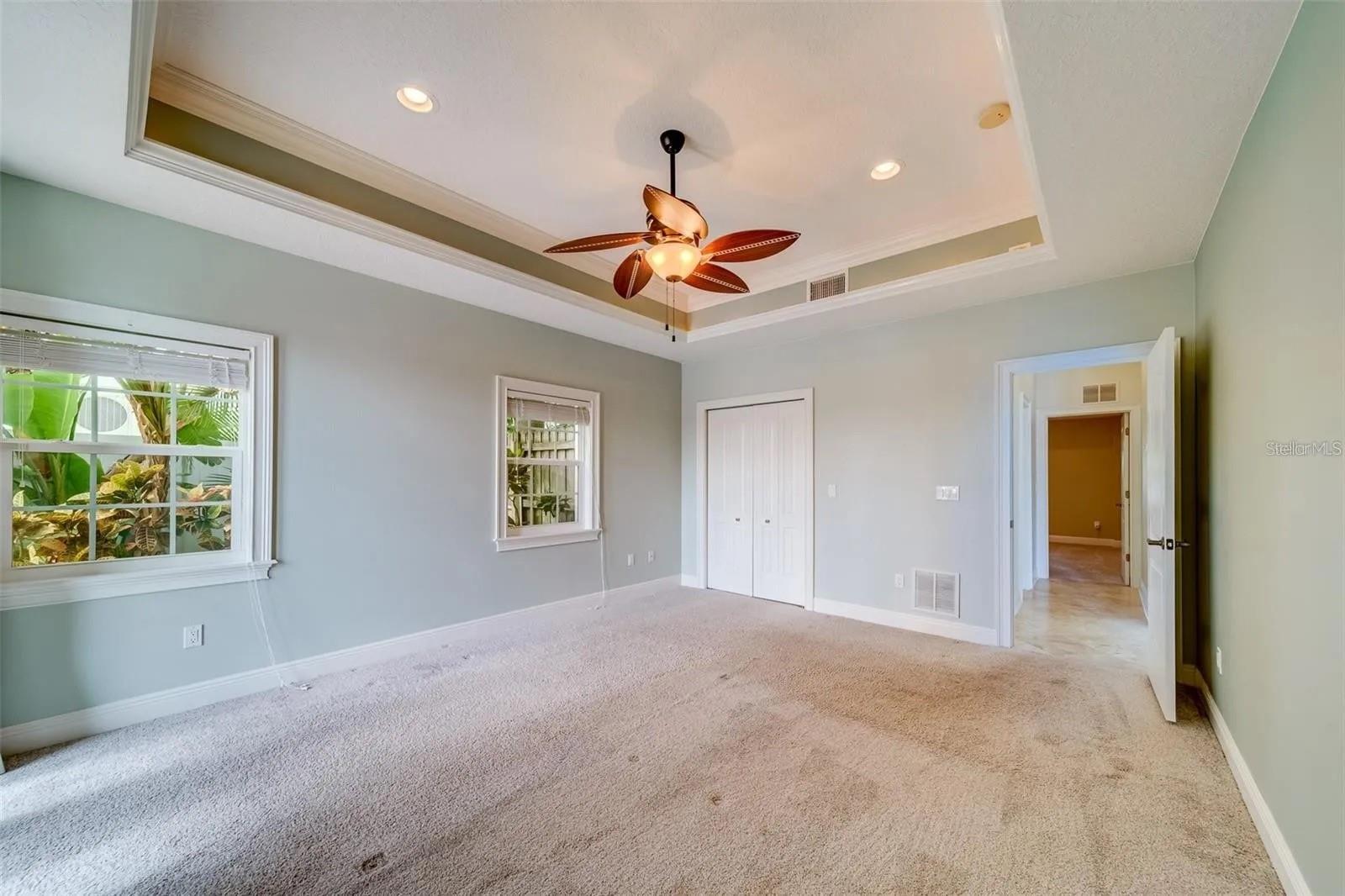 Listing photo id 14 for 803 Harbor Drive