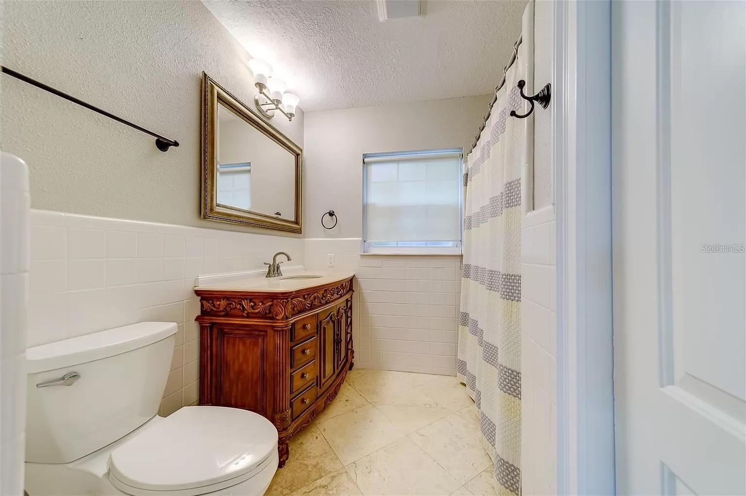 Listing photo id 15 for 803 Harbor Drive