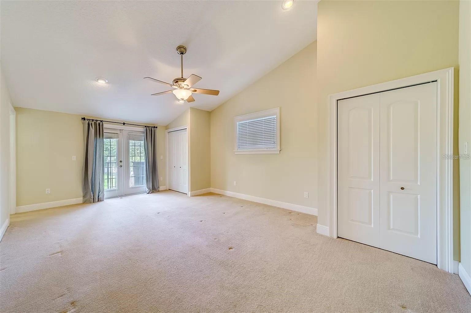 Listing photo id 23 for 803 Harbor Drive