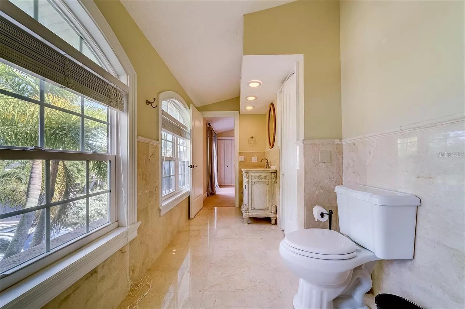 Listing photo id 25 for 803 Harbor Drive