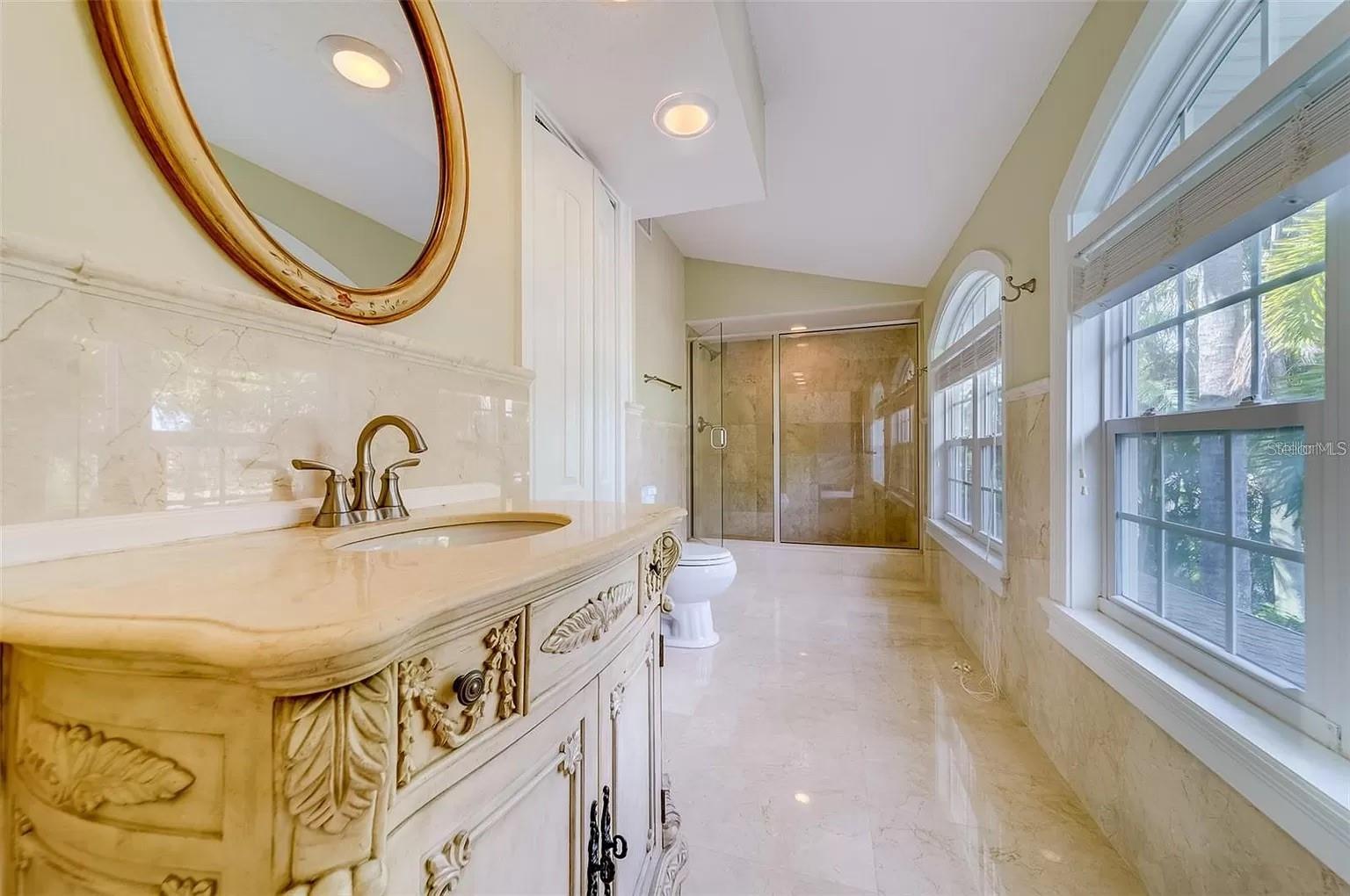 Listing photo id 28 for 803 Harbor Drive