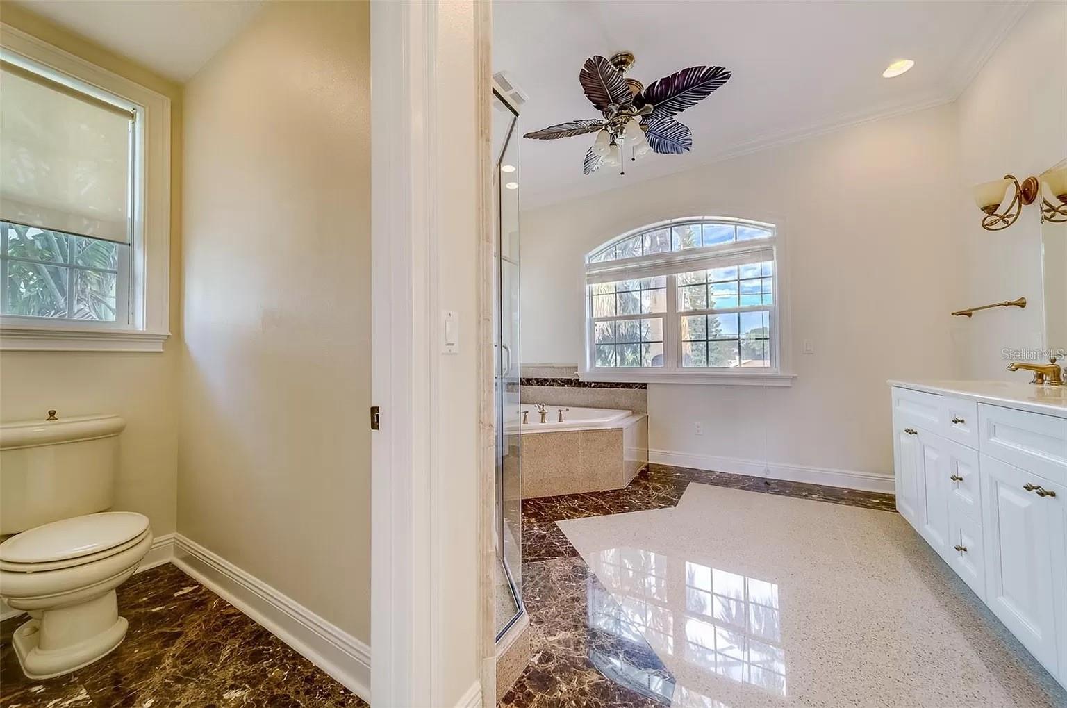 Listing photo id 29 for 803 Harbor Drive