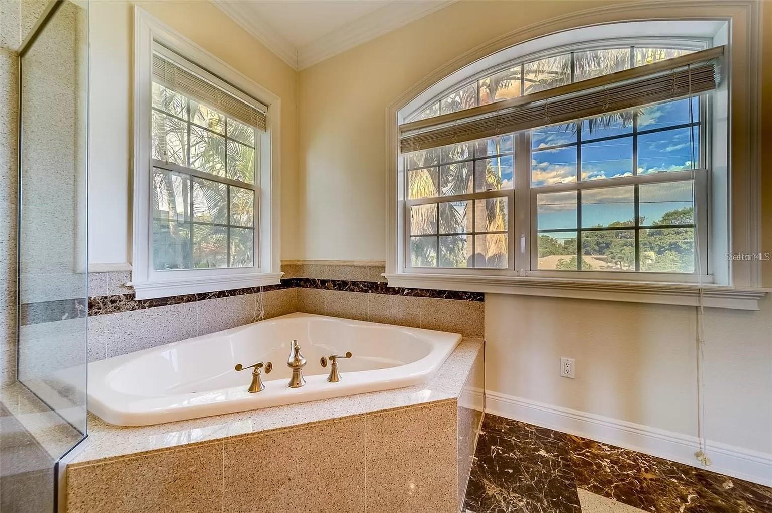 Listing photo id 30 for 803 Harbor Drive