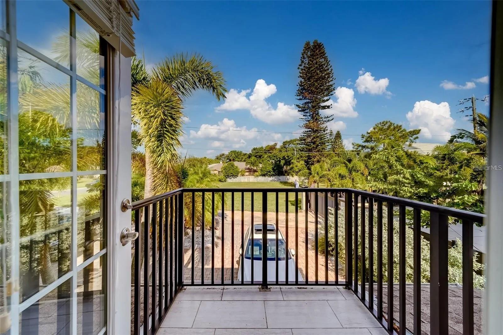 Listing photo id 36 for 803 Harbor Drive