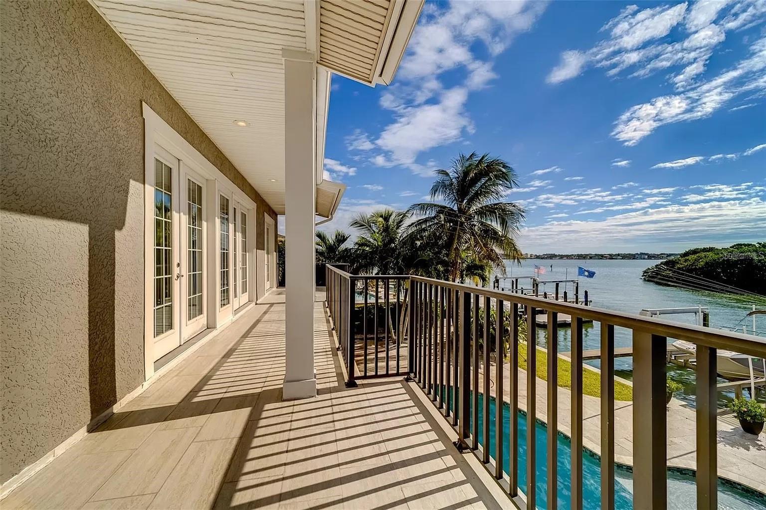 Listing photo id 37 for 803 Harbor Drive