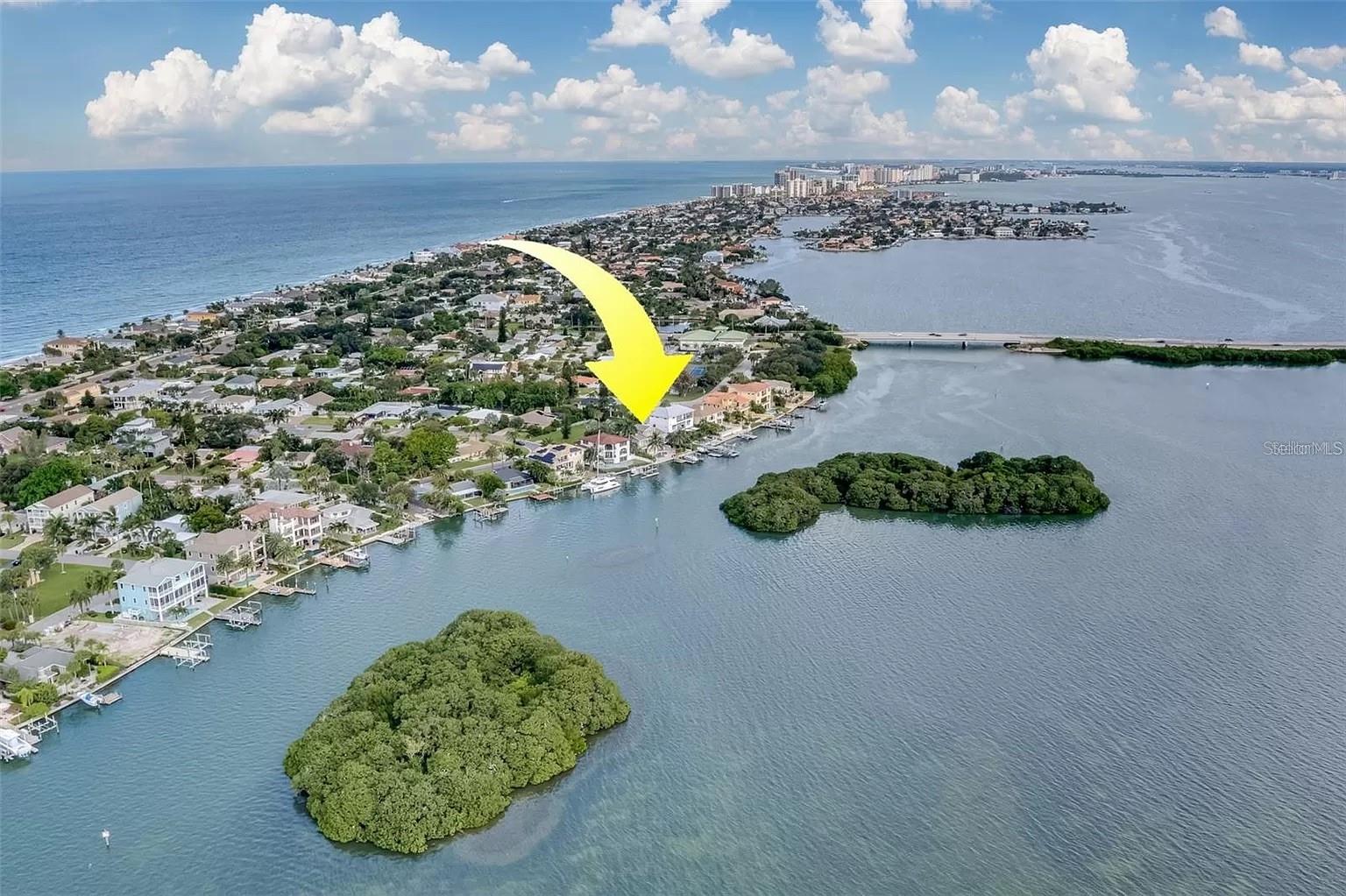 Listing photo id 2 for 803 Harbor Drive