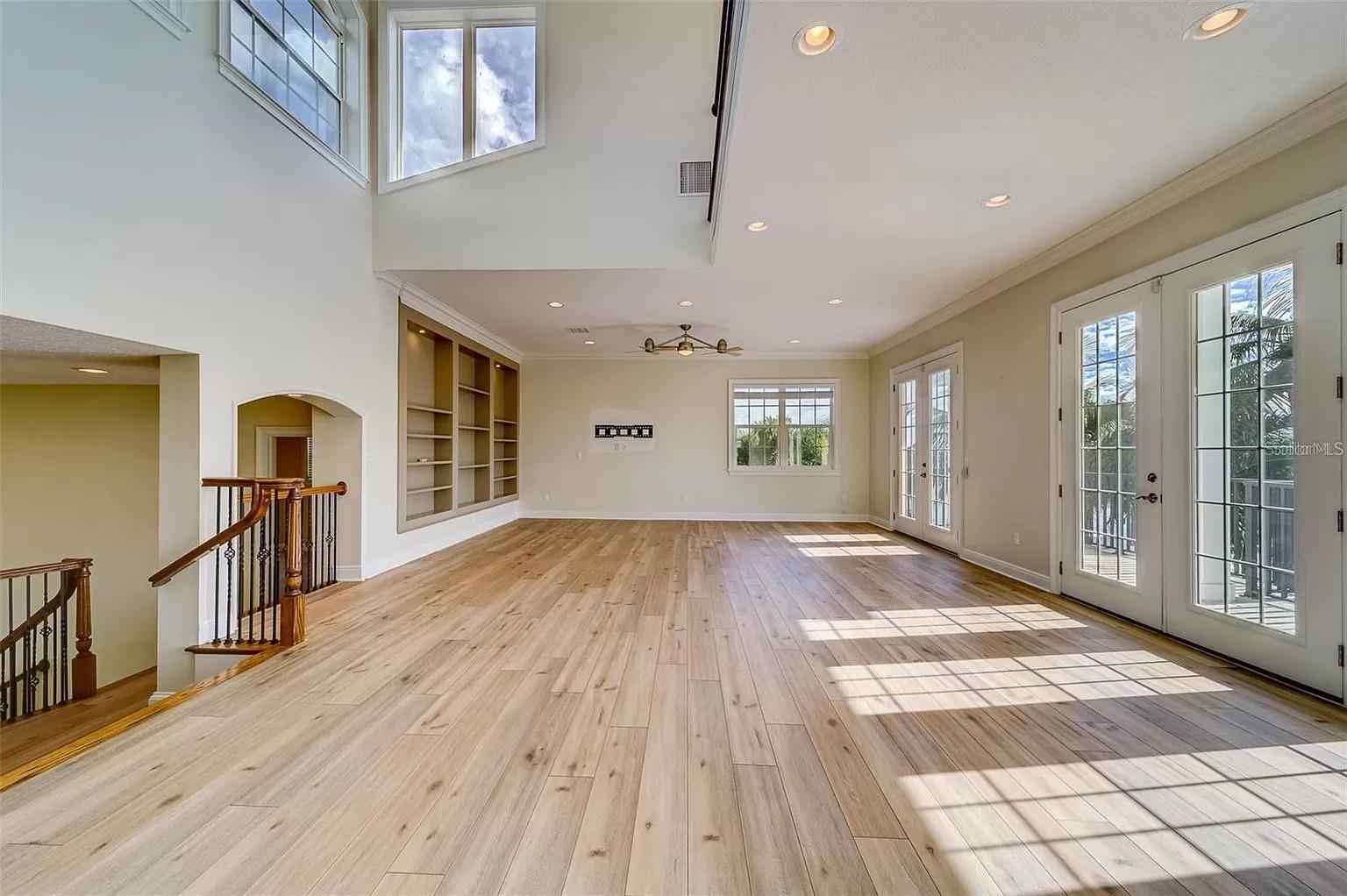 Listing photo id 38 for 803 Harbor Drive