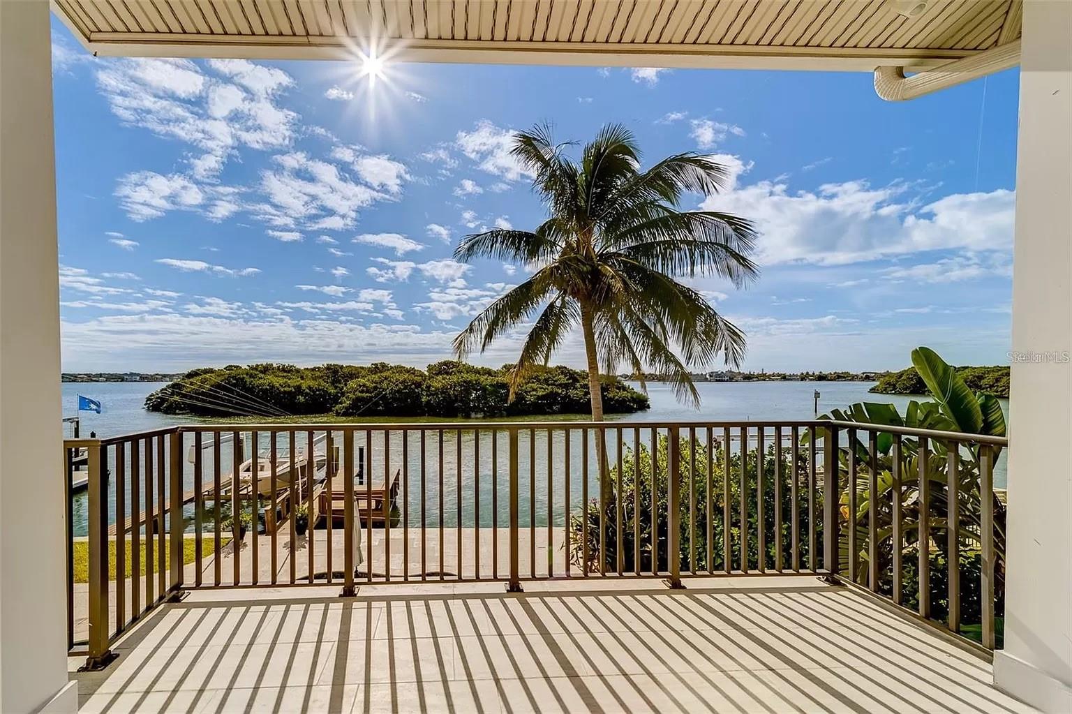 Listing photo id 40 for 803 Harbor Drive