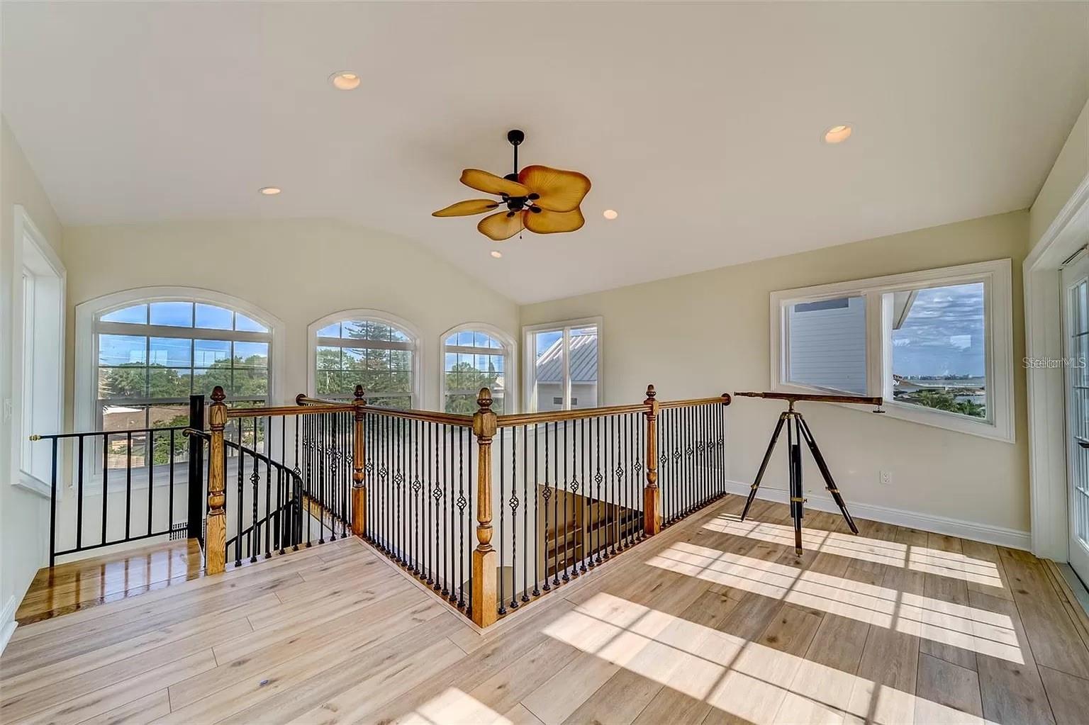 Listing photo id 42 for 803 Harbor Drive