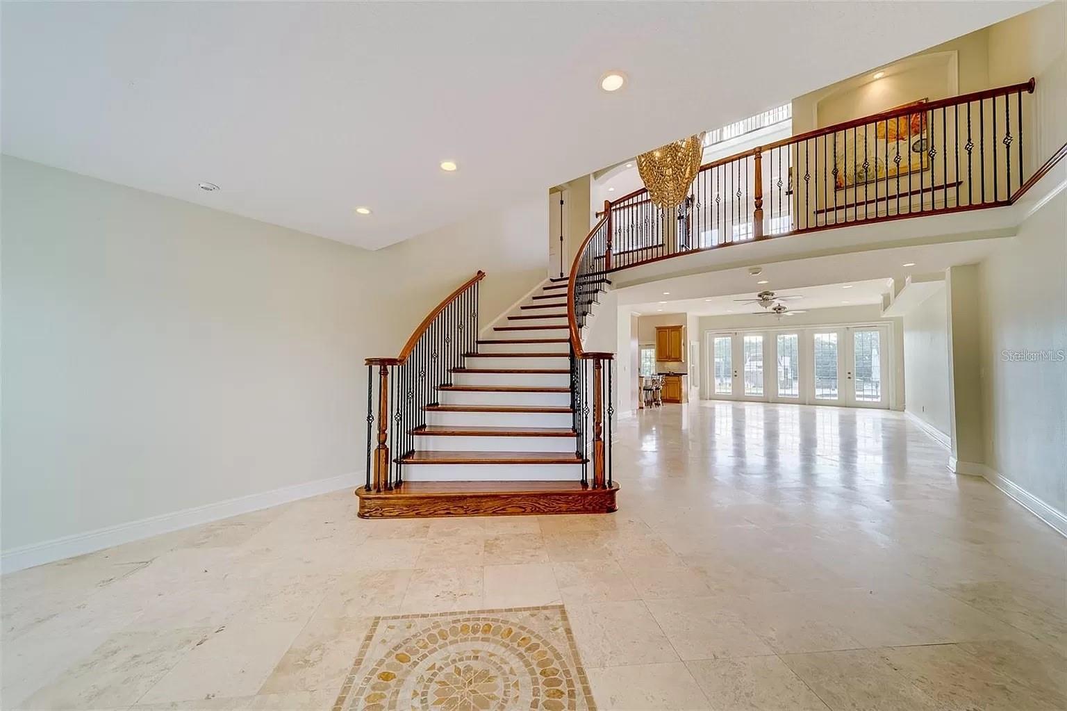 Listing photo id 3 for 803 Harbor Drive
