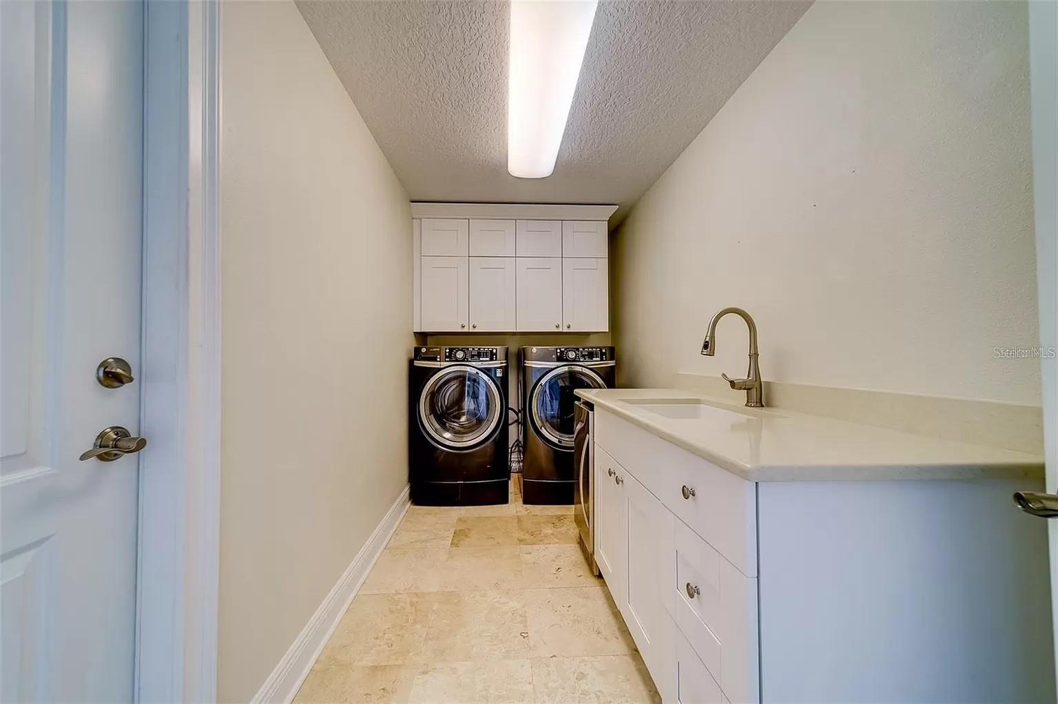 Listing photo id 5 for 803 Harbor Drive