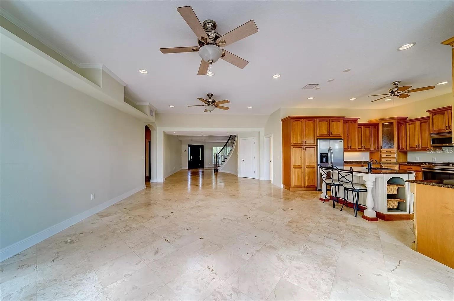 Listing photo id 6 for 803 Harbor Drive