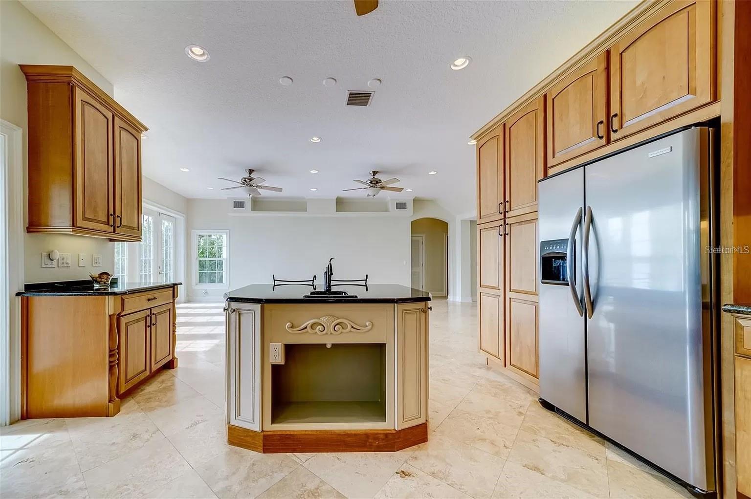 Listing photo id 7 for 803 Harbor Drive