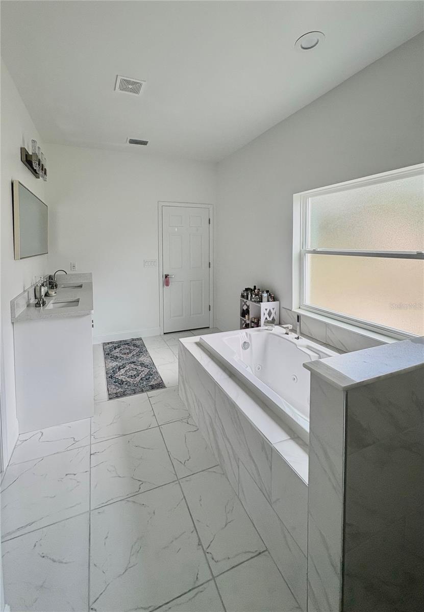Image 10 of 21 For 7044 Brickell Court
