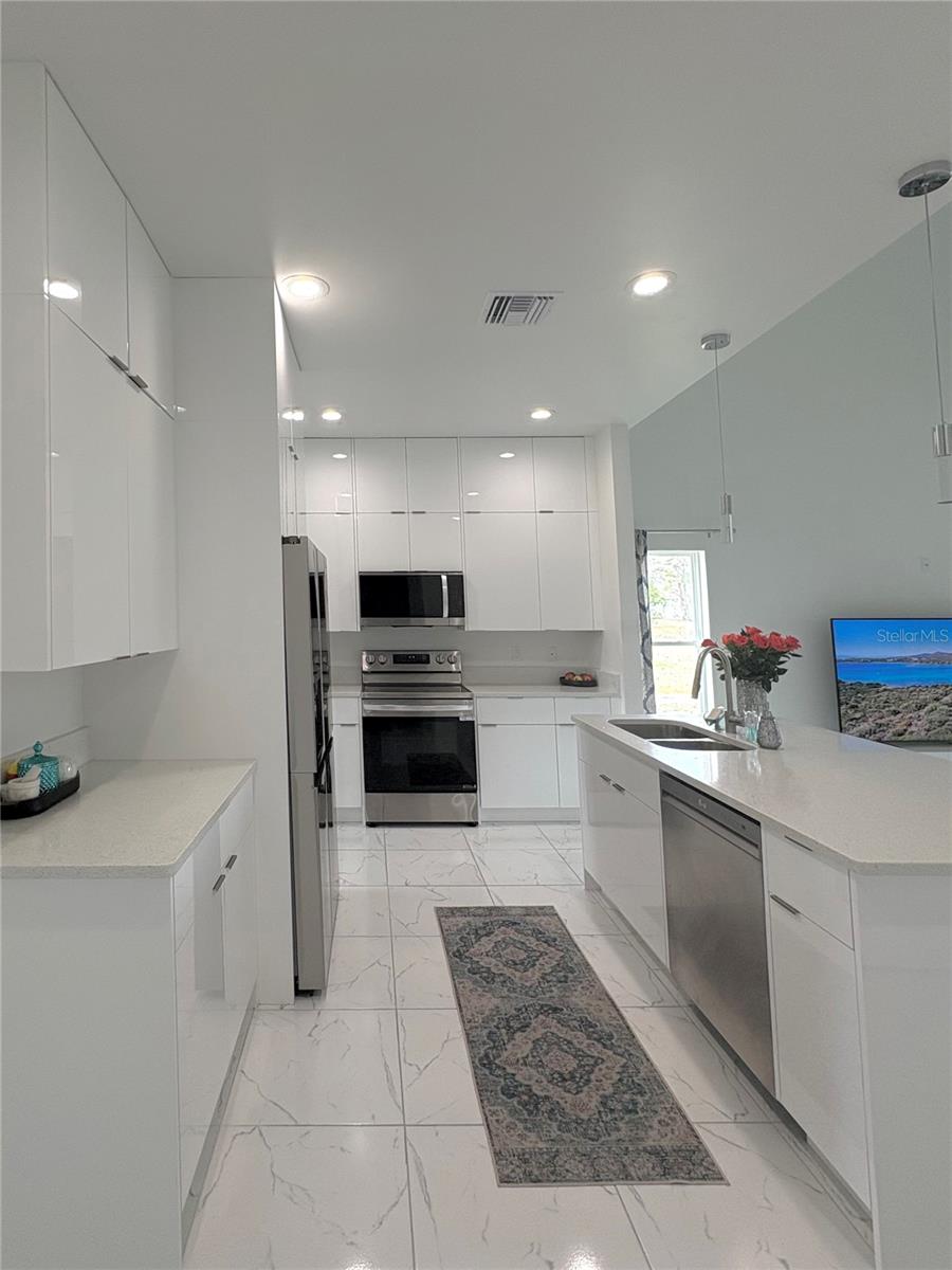 Image 6 of 21 For 7044 Brickell Court