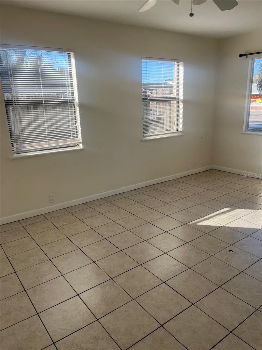 Listing photo id 2 for 6220 Massachusetts Avenue