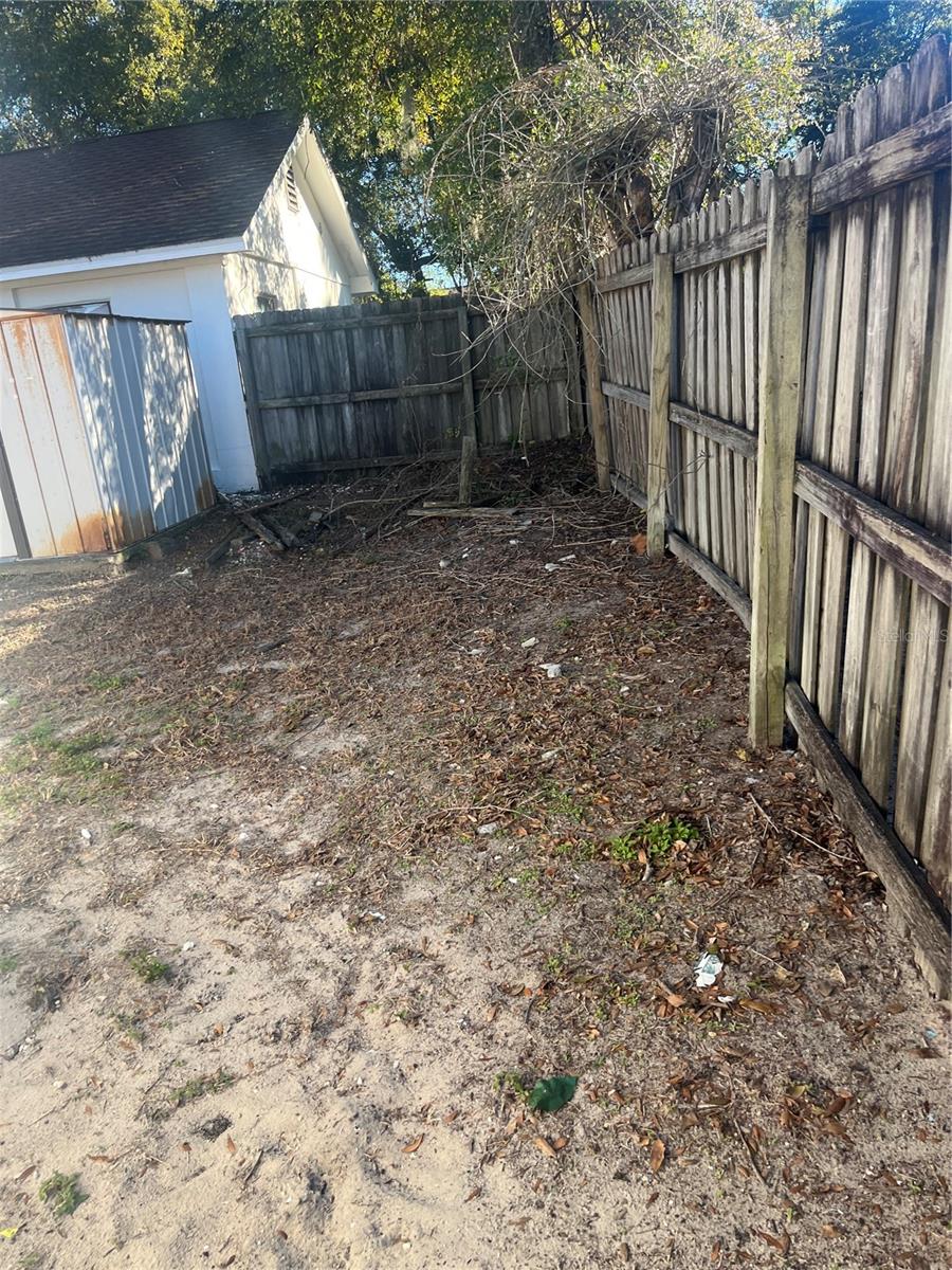 Listing photo id 3 for 6220 Massachusetts Avenue