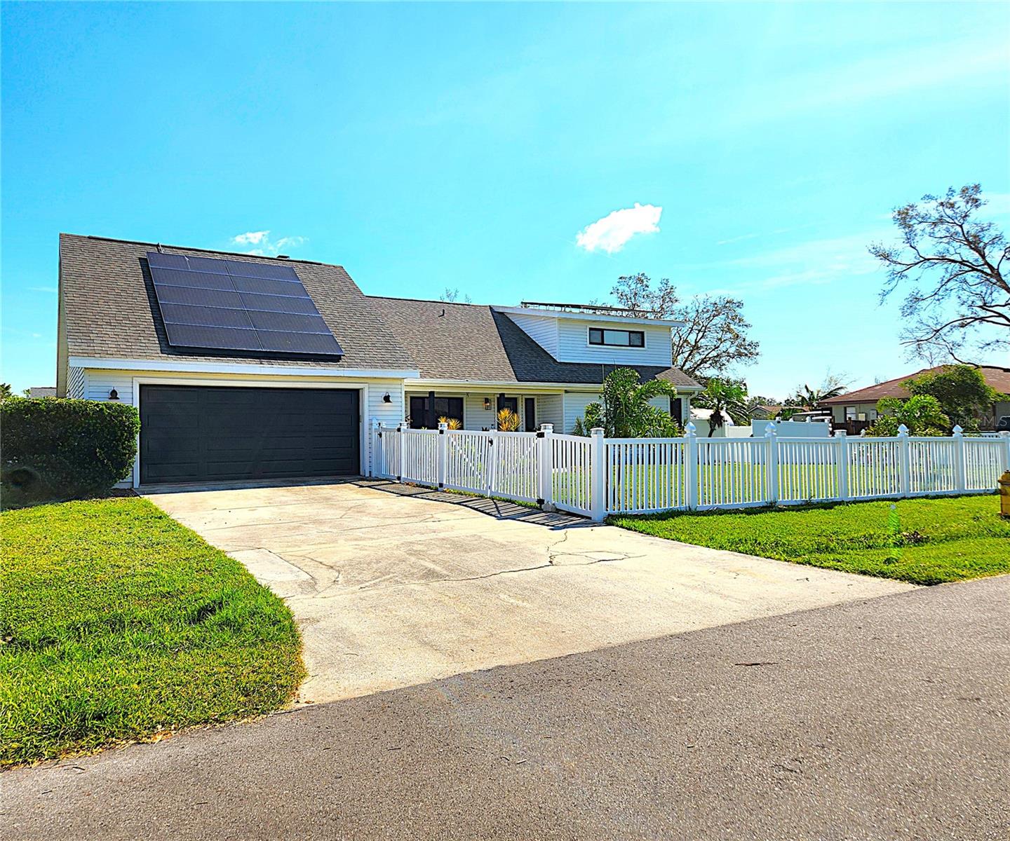 Image 2 of 73 For 1608 20th Avenue W