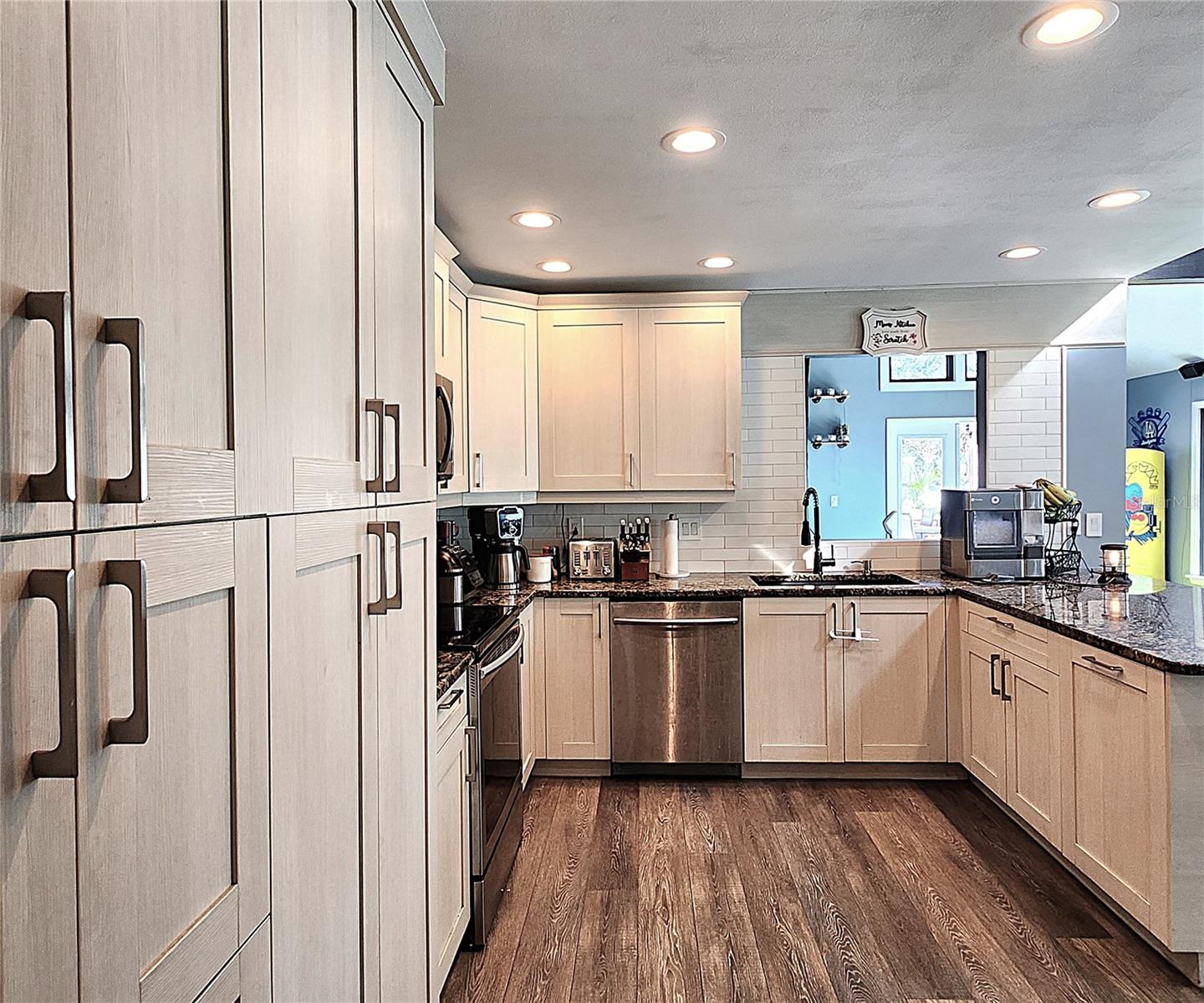 Image 21 of 73 For 1608 20th Avenue W
