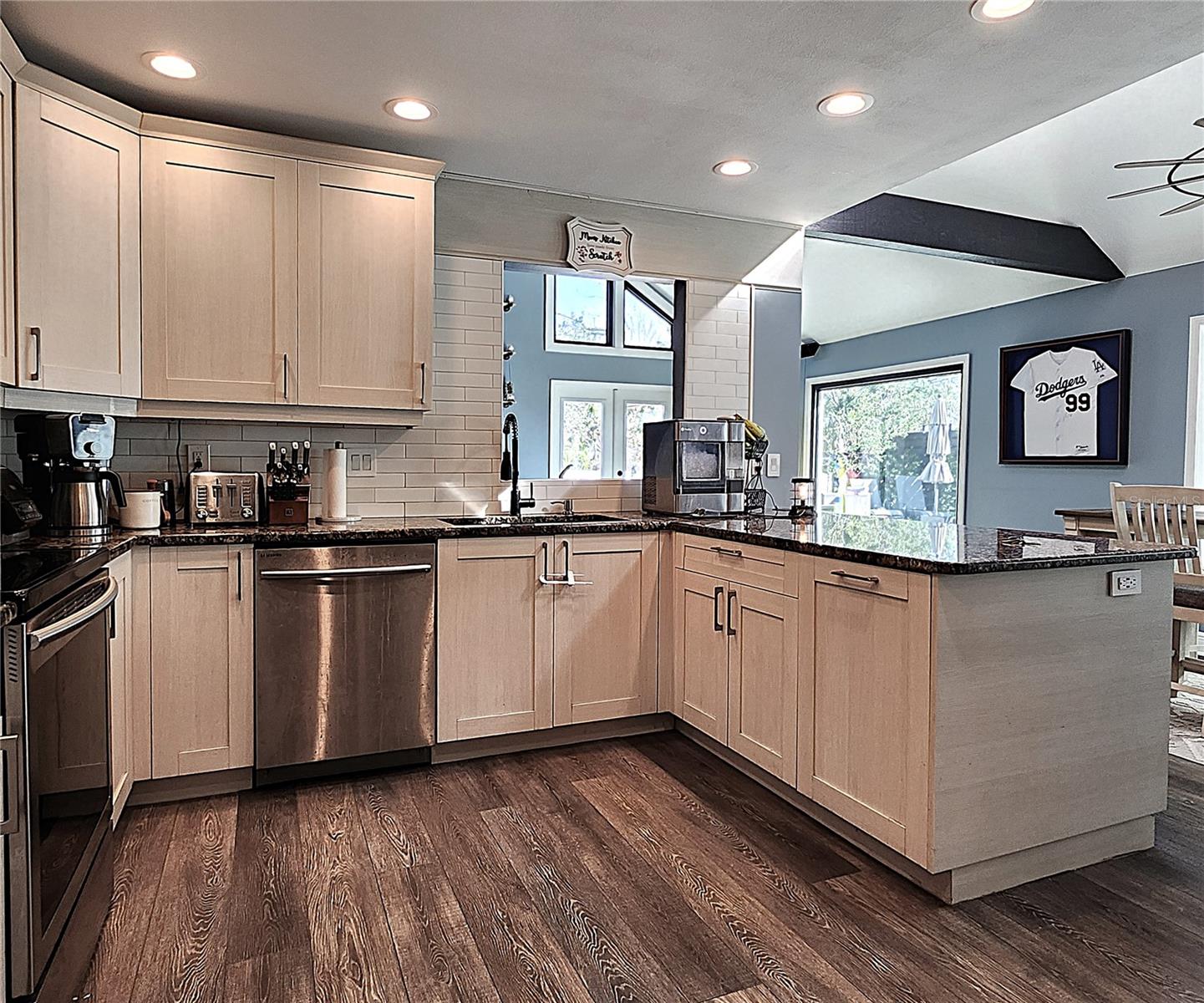 Image 22 of 73 For 1608 20th Avenue W