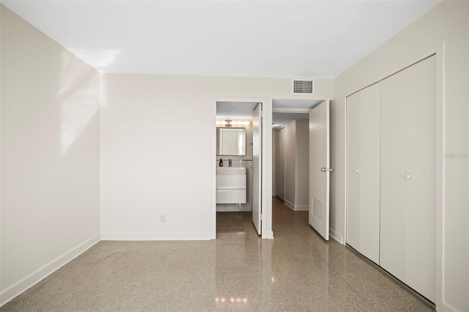 Image 22 of 64 For 10355 Paradise Boulevard 1003