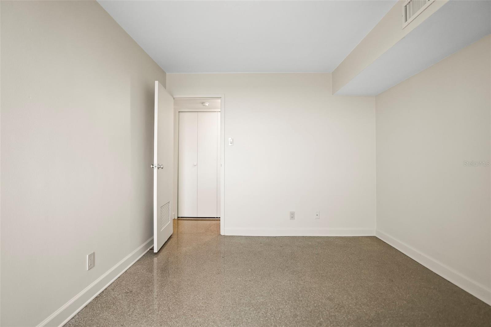 Image 31 of 64 For 10355 Paradise Boulevard 1003
