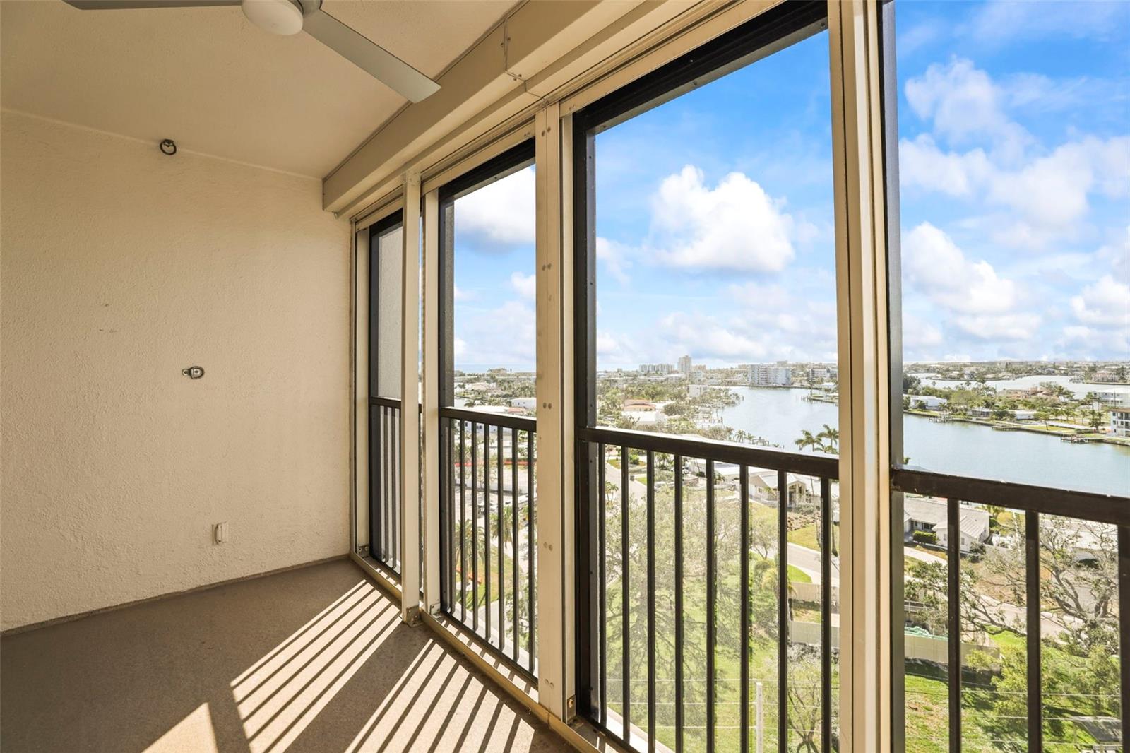 Image 38 of 64 For 10355 Paradise Boulevard 1003