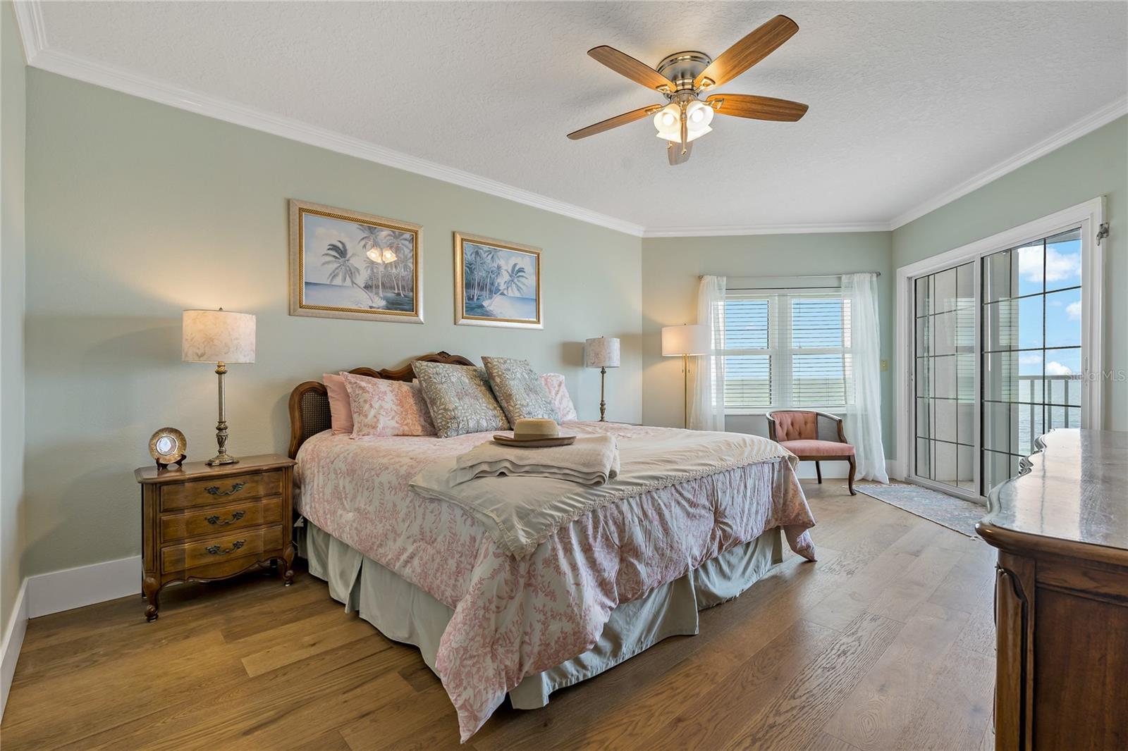 Listing photo id 17 for 1586 Gulf Boulevard 2502