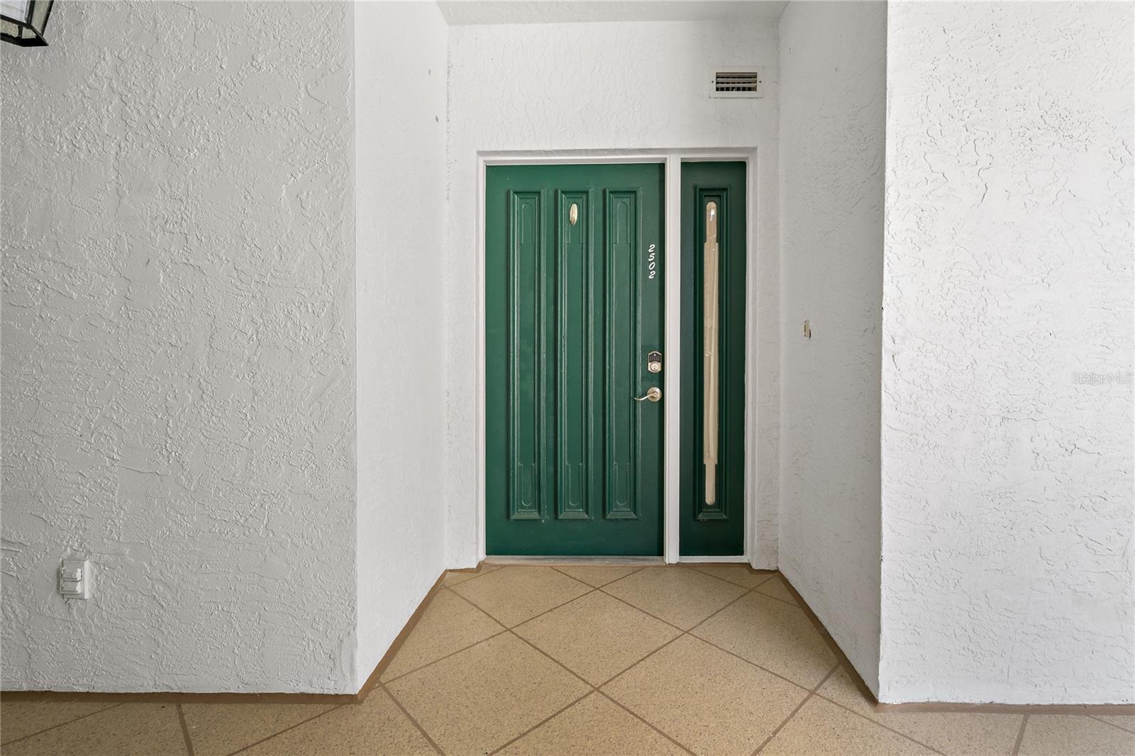 Listing photo id 0 for 1586 Gulf Boulevard 2502